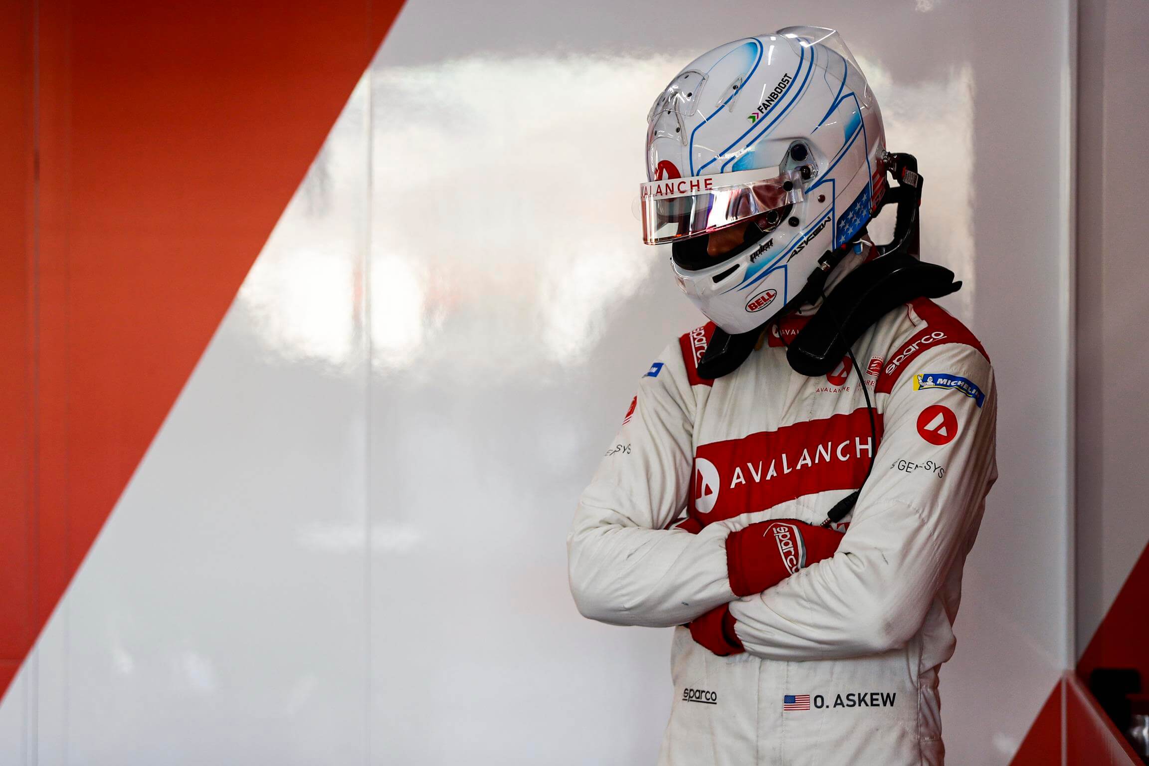 Valencia-Pitlane-Pre-Season-Test-Oliver-Askew-Helmet