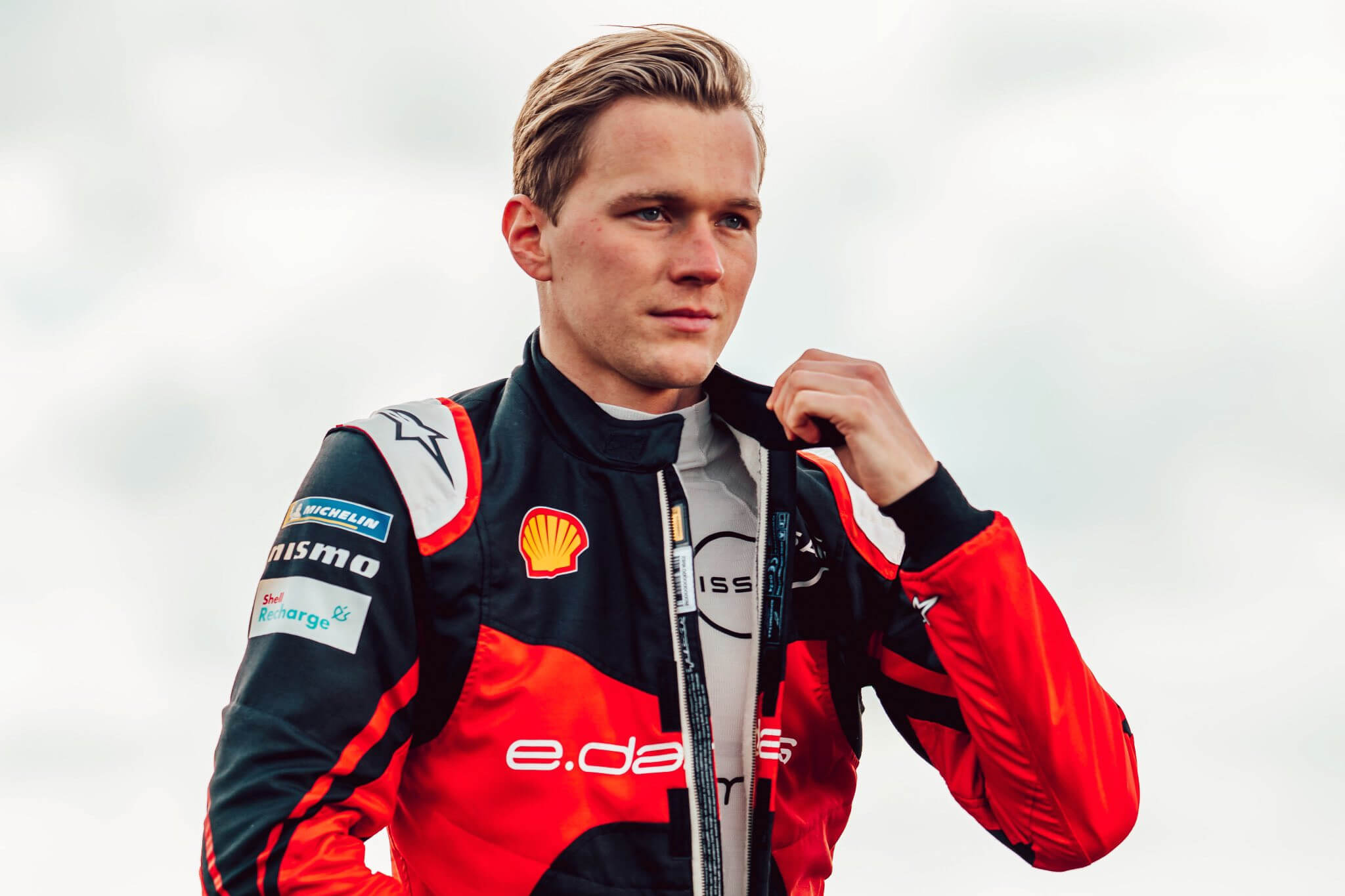 Max-Günther-zieht-Nissan-Overall-an