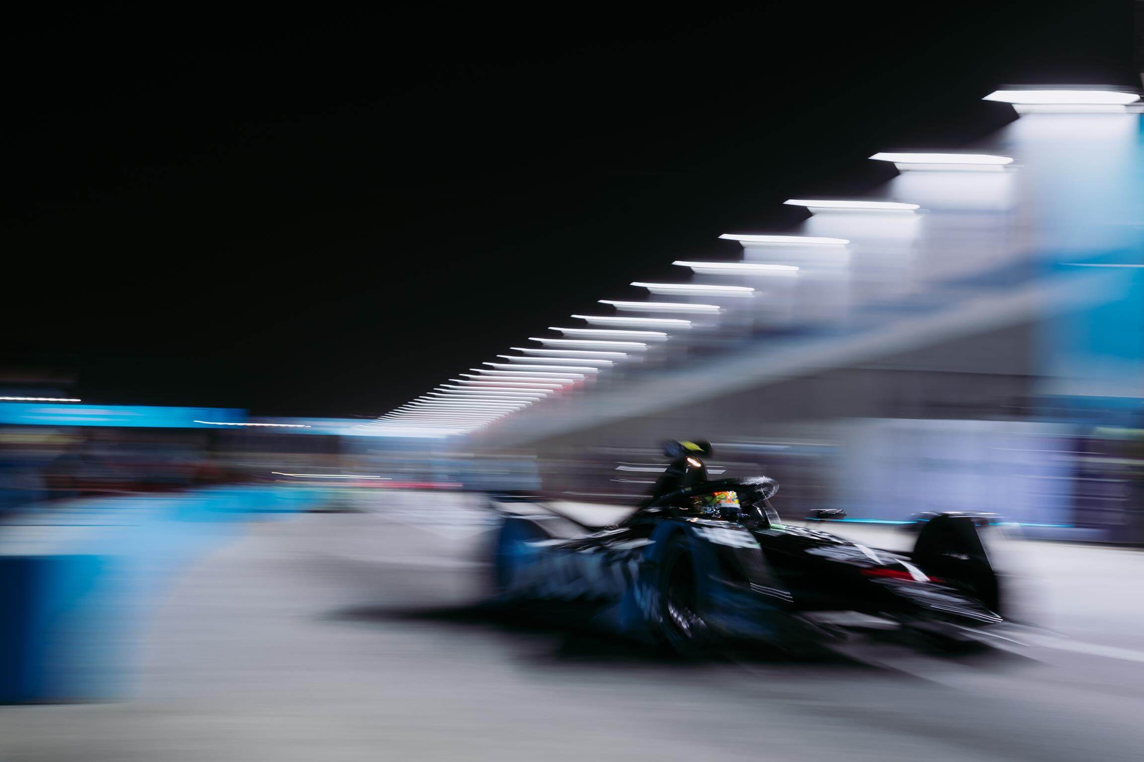 Edo-Mortara-Night-Race-blurred