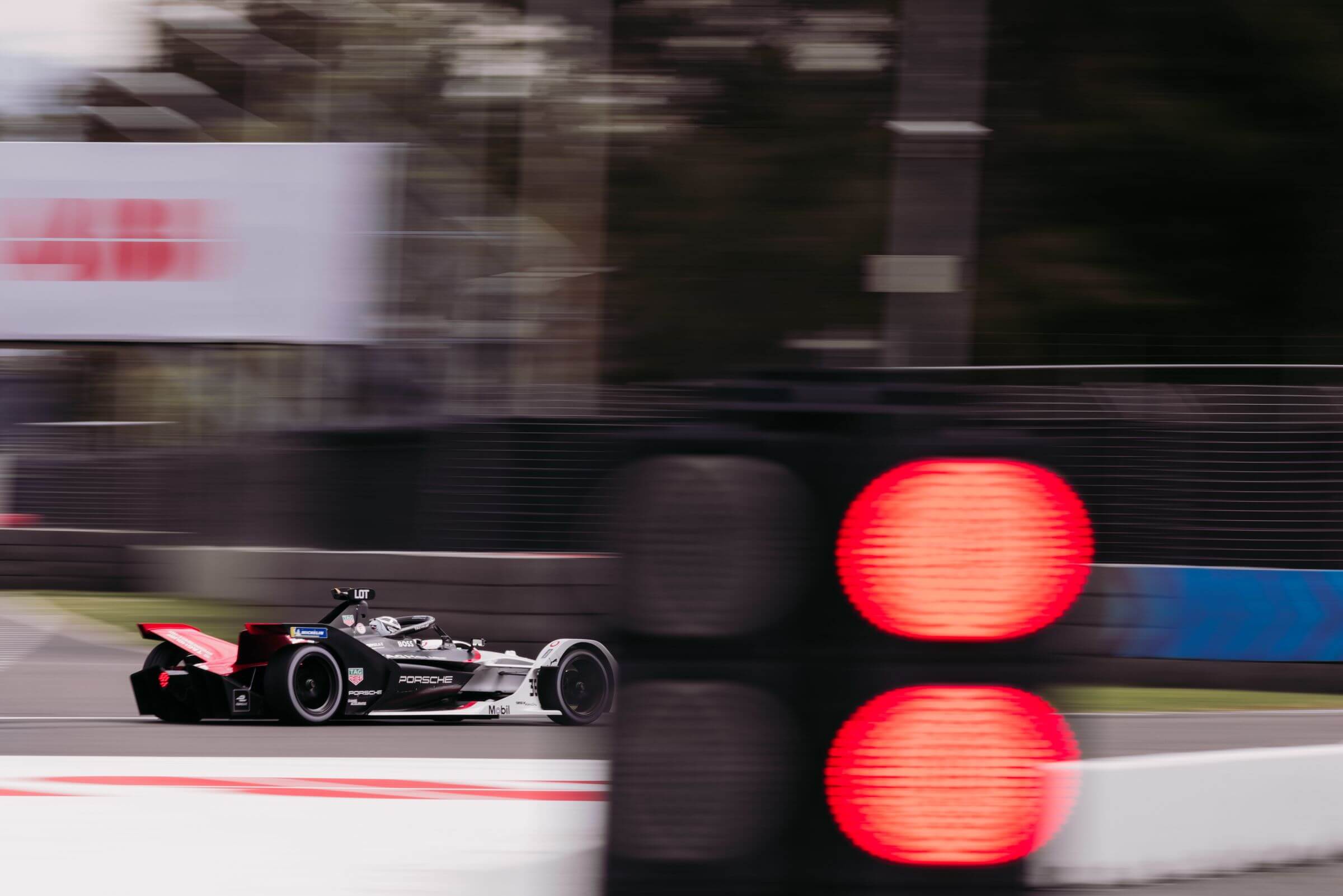 Andre-Lotterer-Red-Light-Mexico