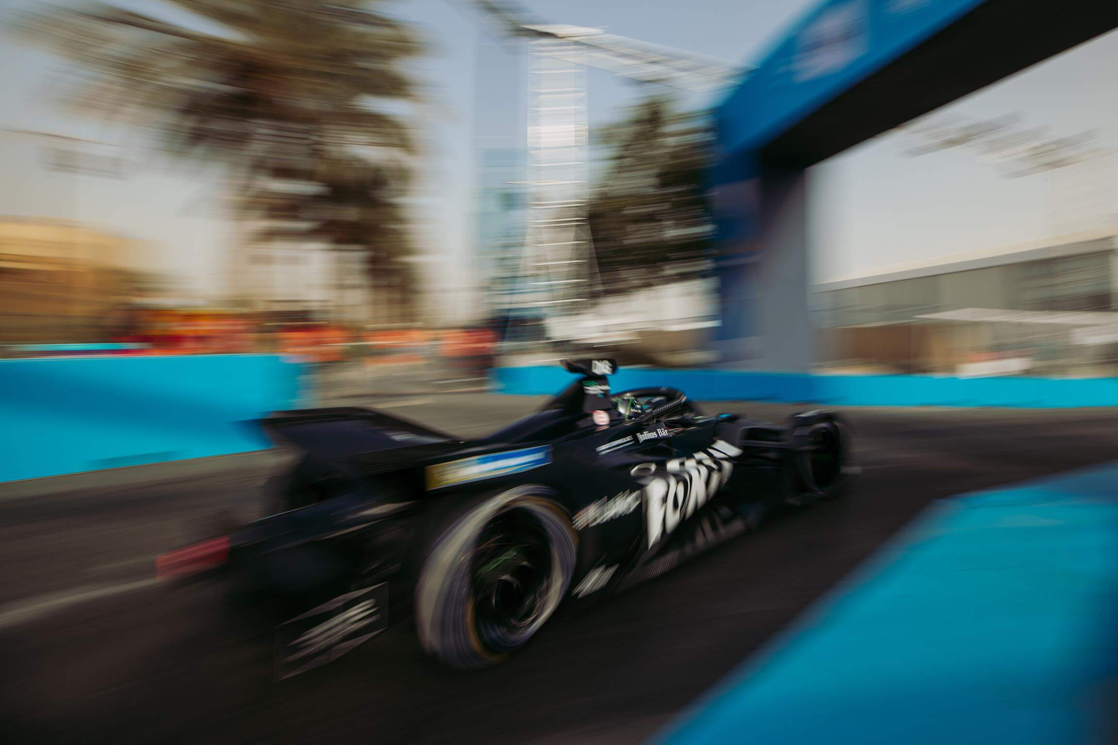 Lucas-di-Grassi-Venturi-Car-from-behind-Diriyah
