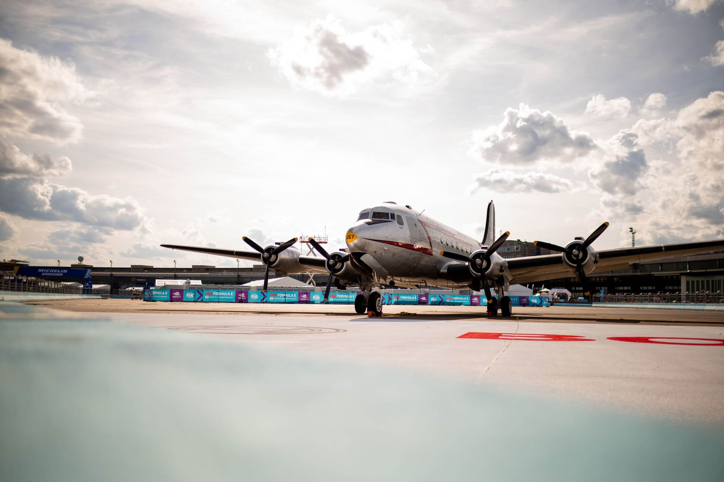 Flugzeug-Formel-E-Rennen-Berlin-Tempelhof