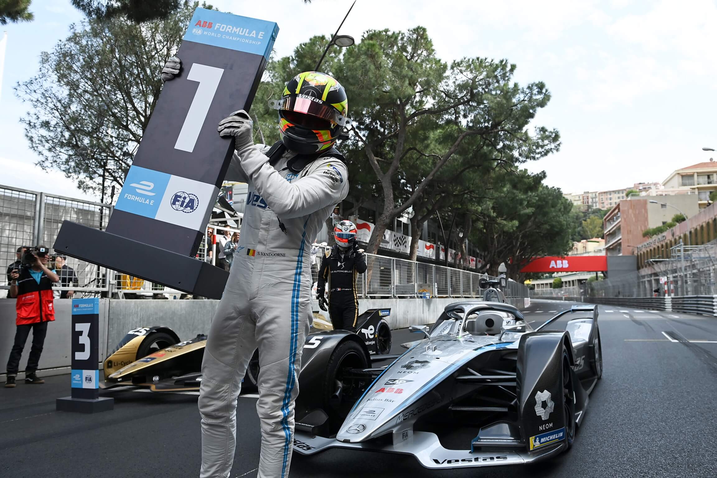 Vandoorne-Celebrations-Monte-Carlo