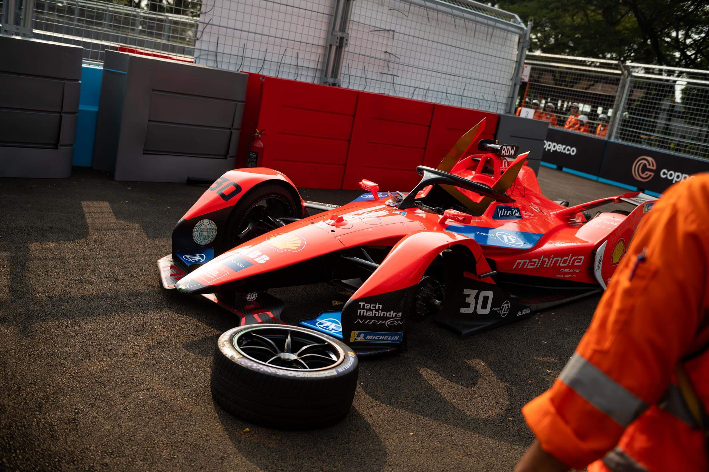 Formula-E-Race-Jakarta-Oliver-Rowland-Accident