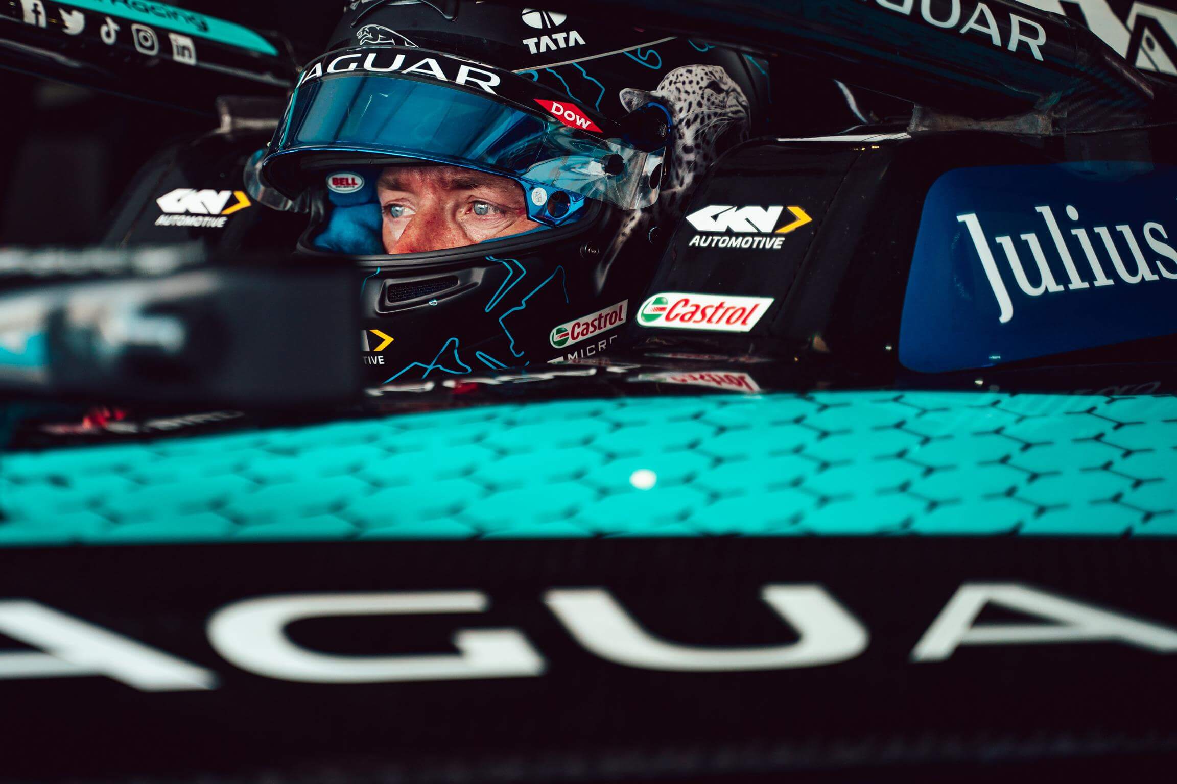 Cockpit-Jaguar-Land-Rover