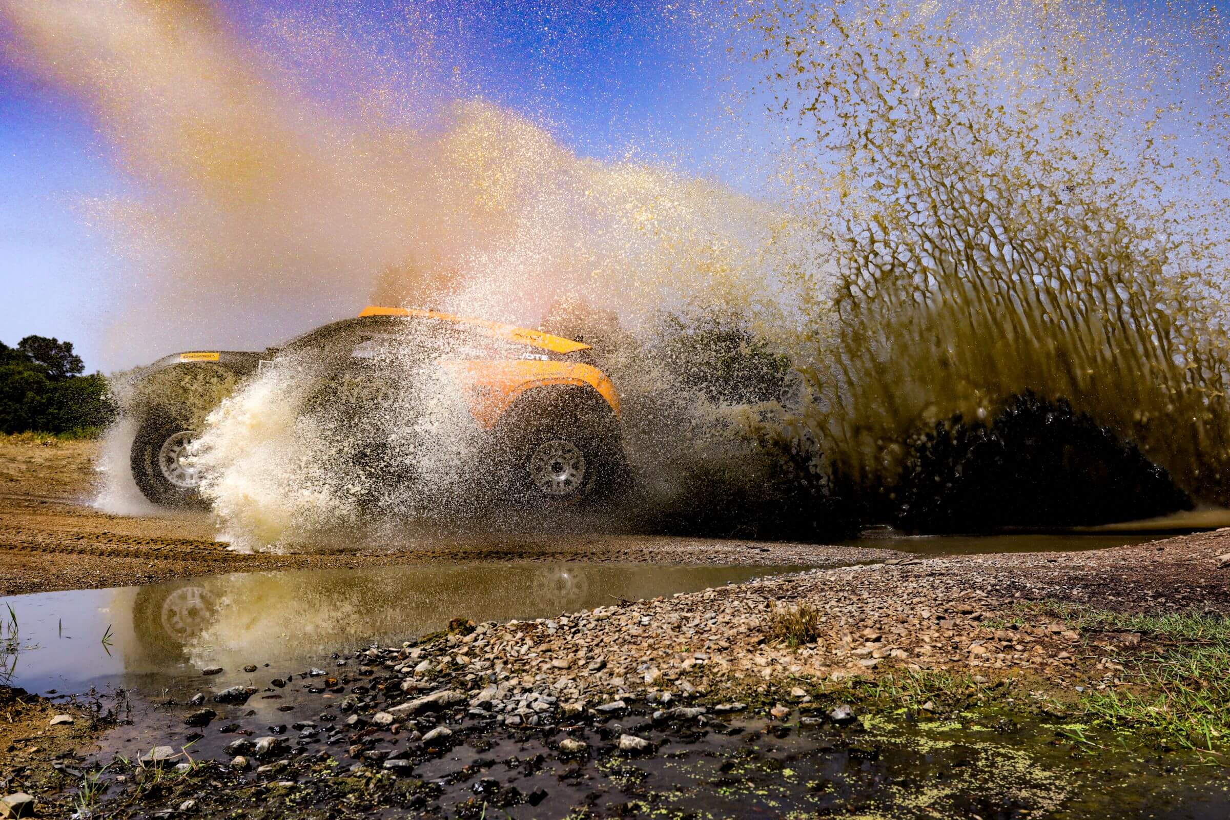 McLaren-Extreme-E-Car-Splashing-Water-Sardinia-2022