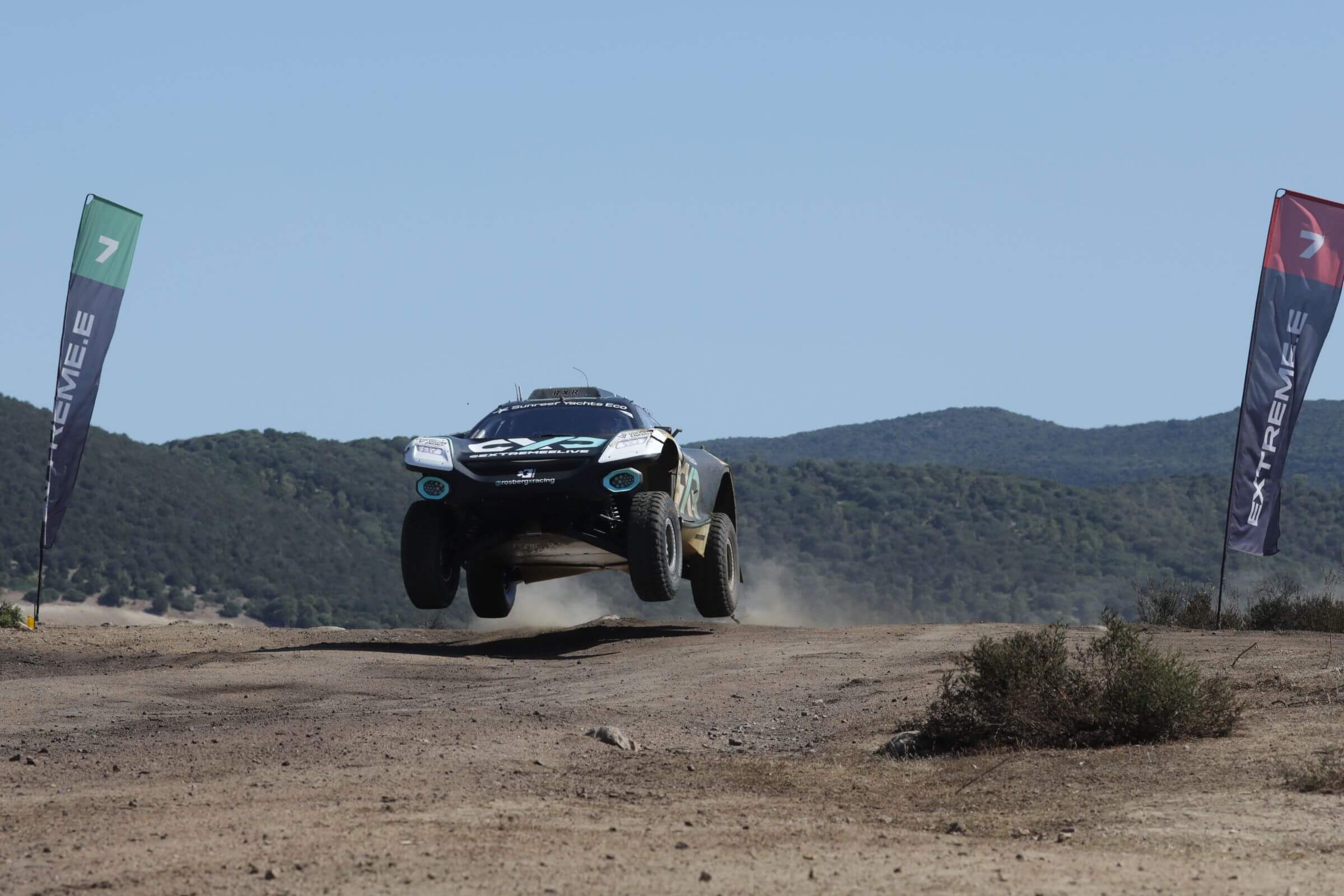 Rosberg-X-Racing-jump-island-x-prix