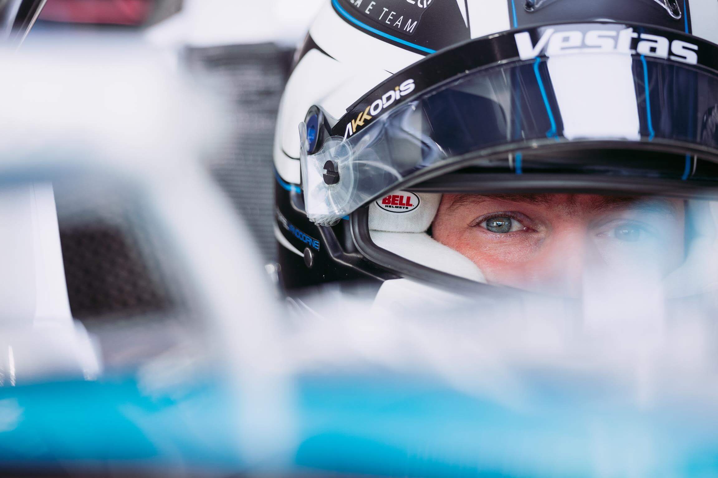 Stoffel-Vandoorne-blue-Eyes