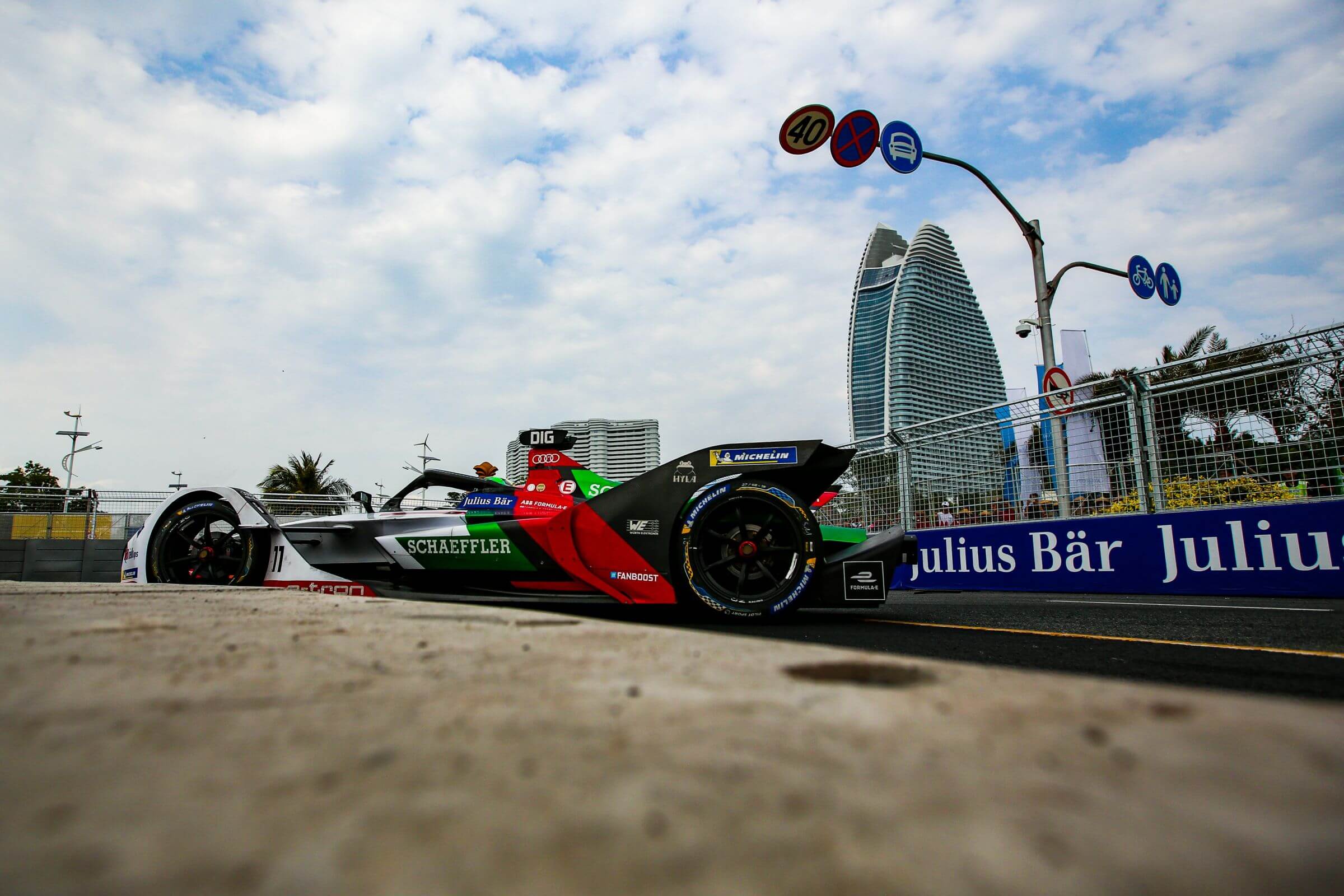 Lucas-di-Grassi-Sanya-Atlantis-Hotel