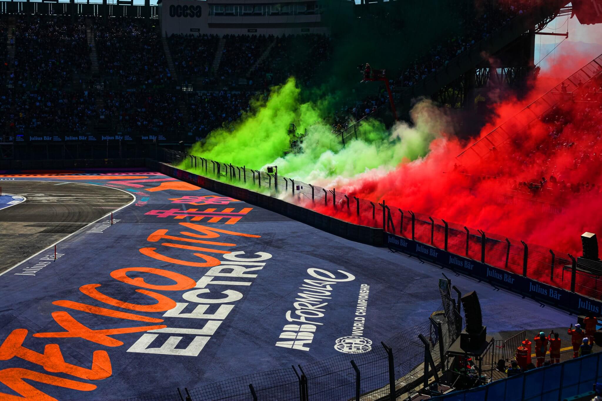 Formula-E-Mexican-Colors-Smoke-Stadium