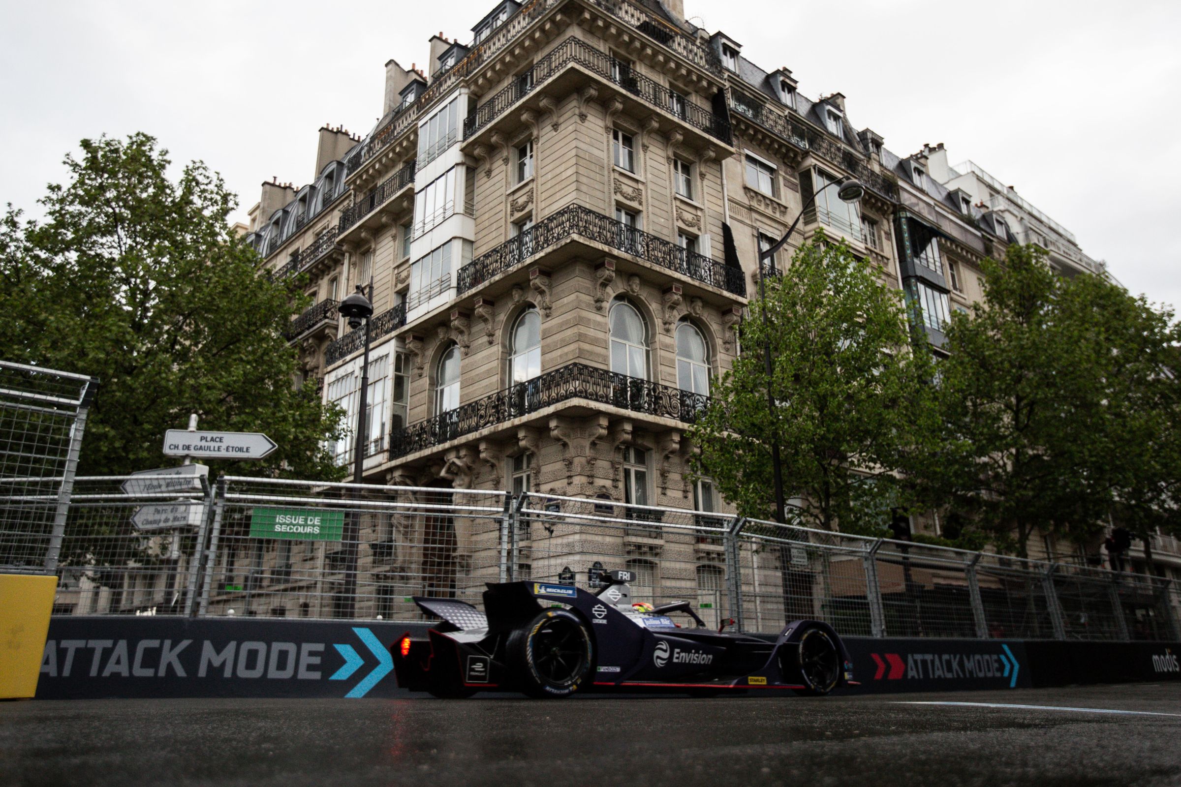 Robin-Frijns-Envision-Virgin-Paris