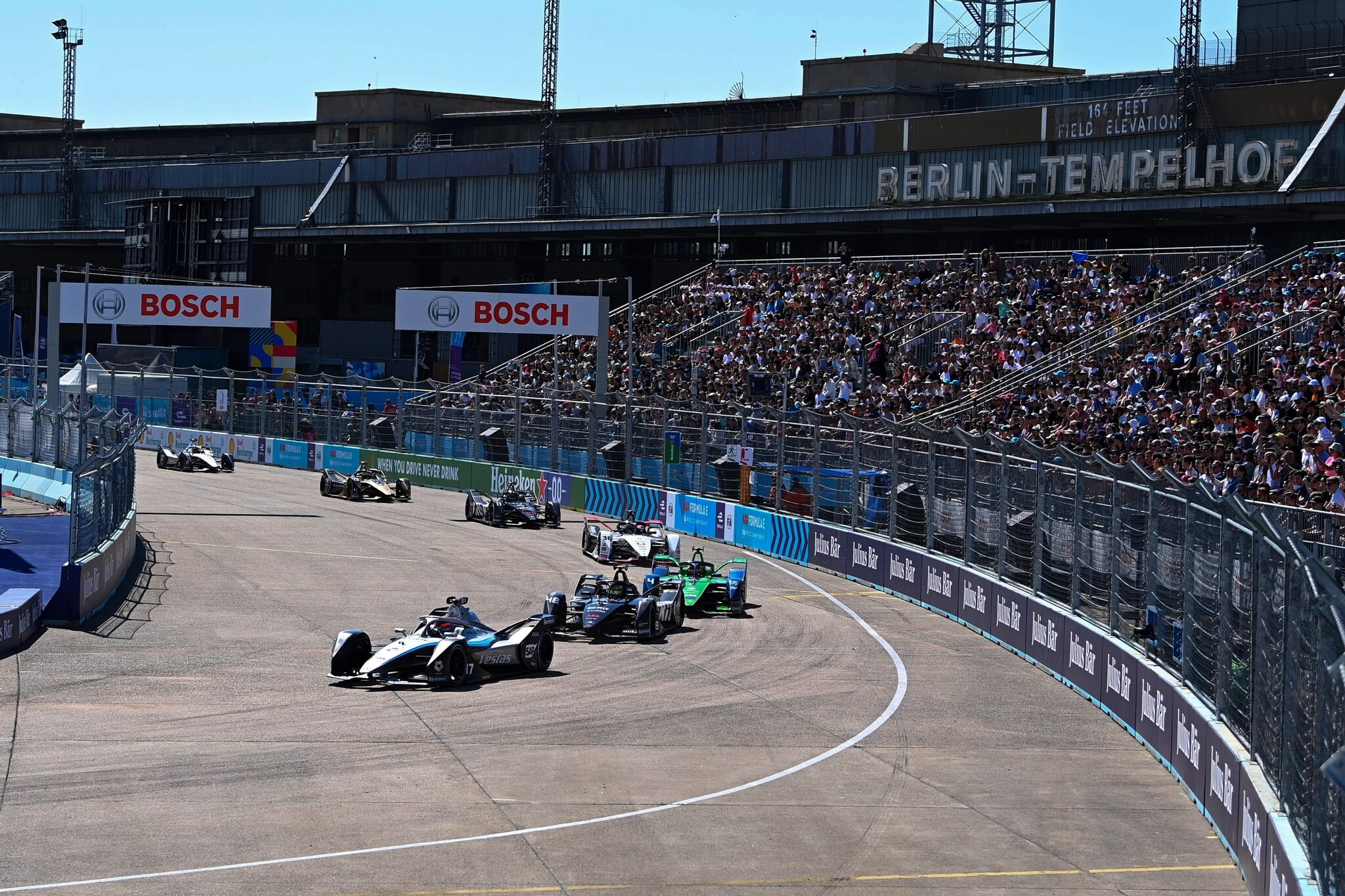Race-Start-Formula-E-Berlin-Tempelhof-Reverse