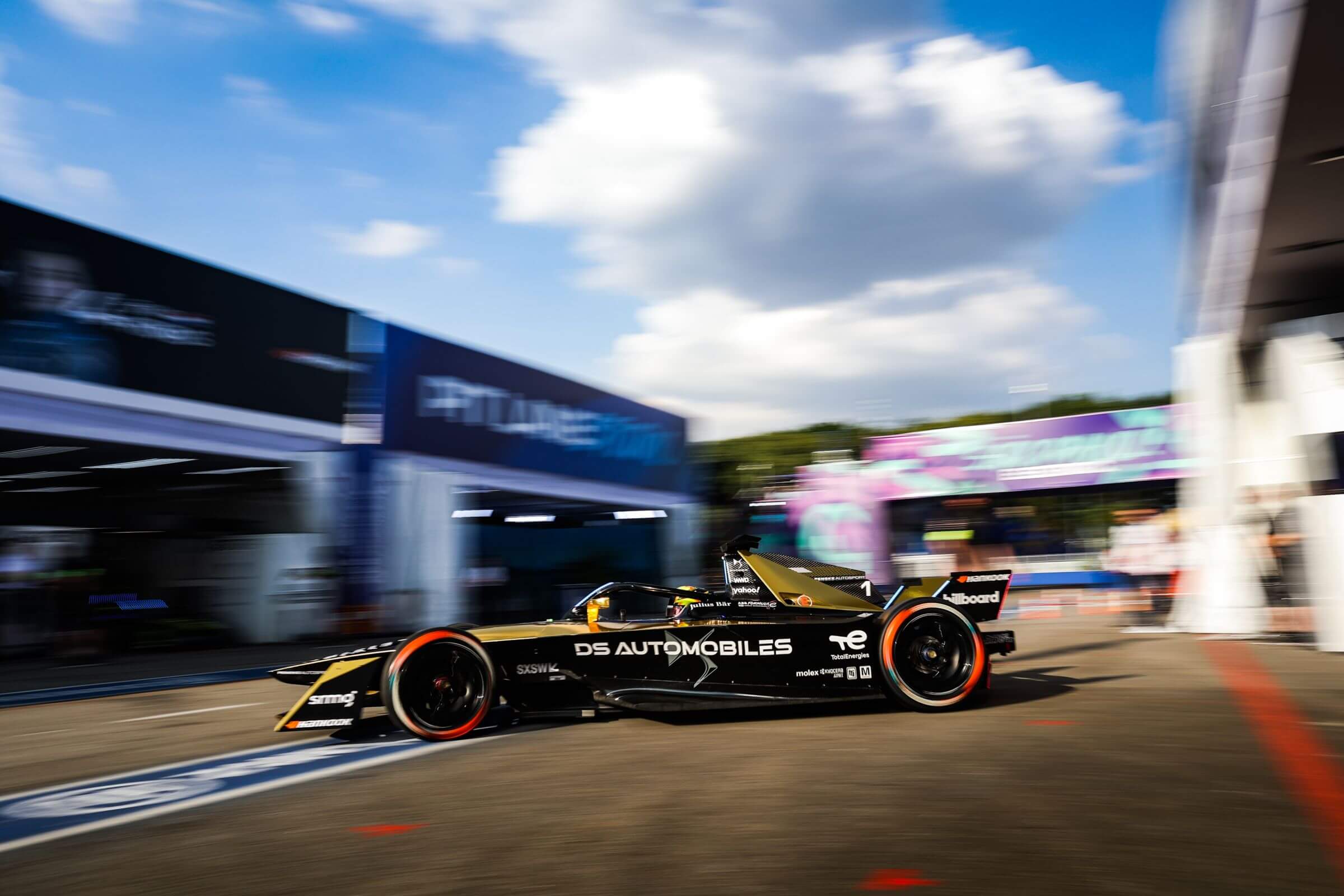 Stoffel-Vandoorne-Pit-Lane-DS-Penske-Sao-Paulo