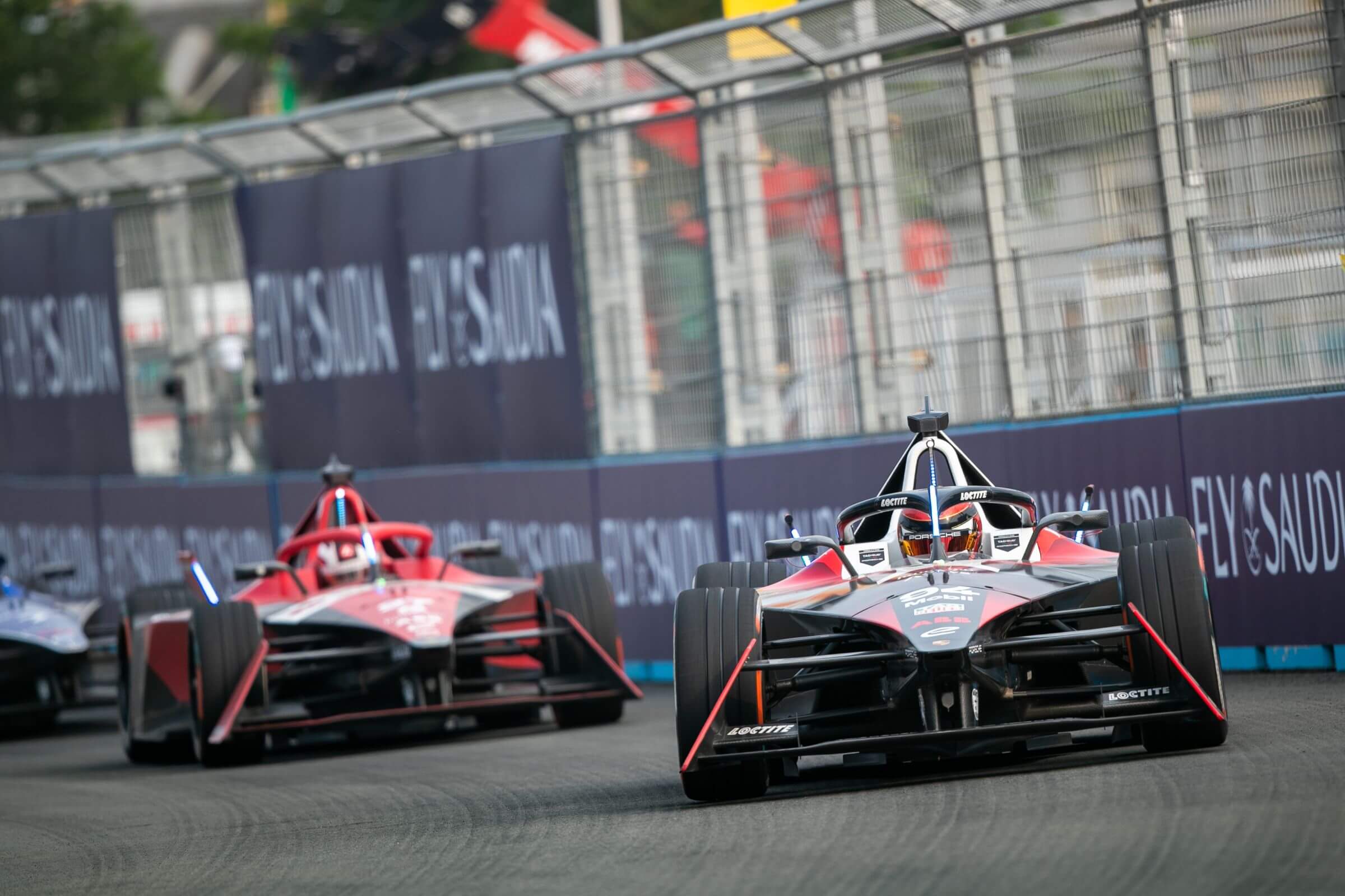 Jake-Dennis-Pascal-Wehrlein-Formula-E-Battle-Jakarta