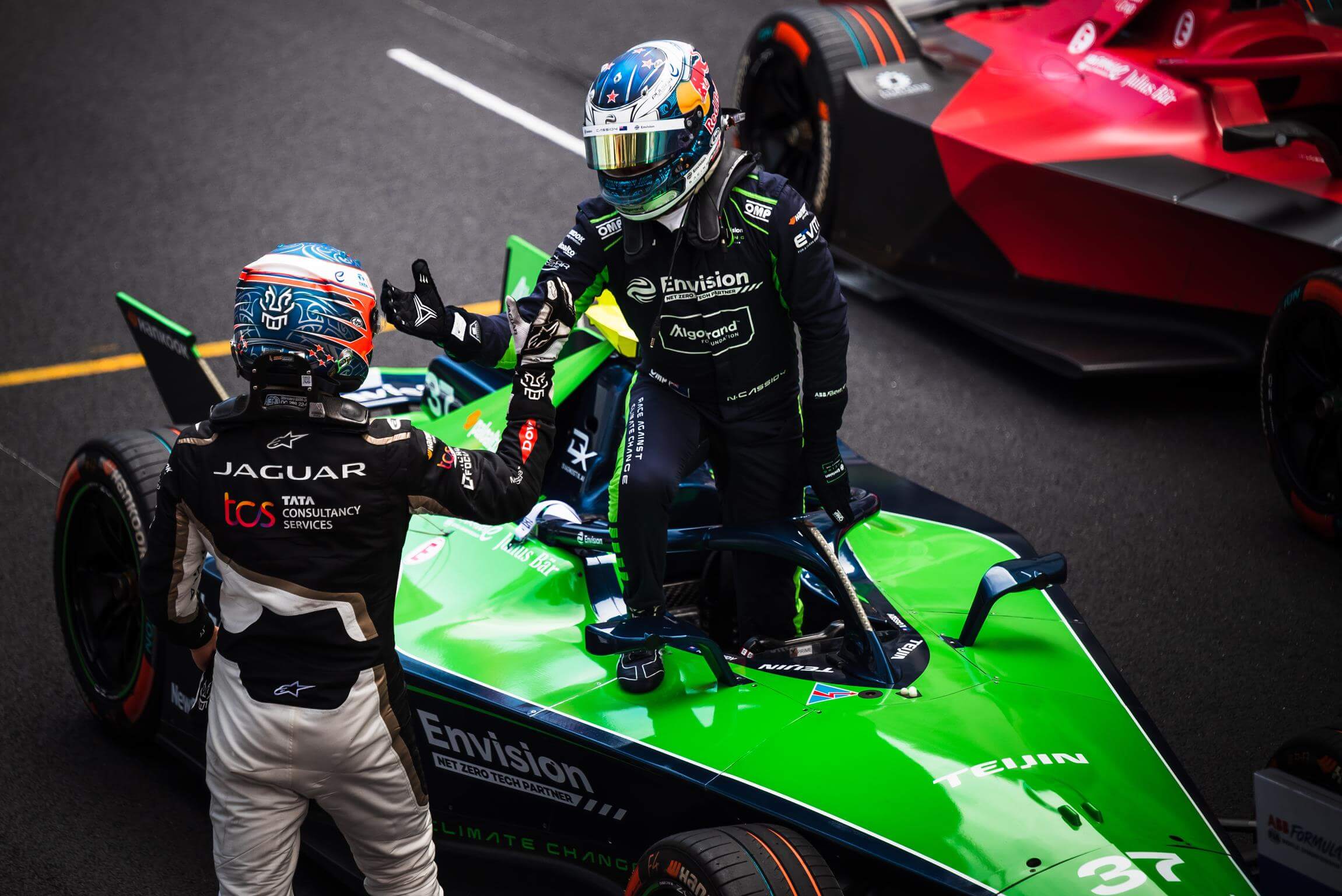 Mitch-Evans-Nick-Cassidy-shake-hands-Formula-E