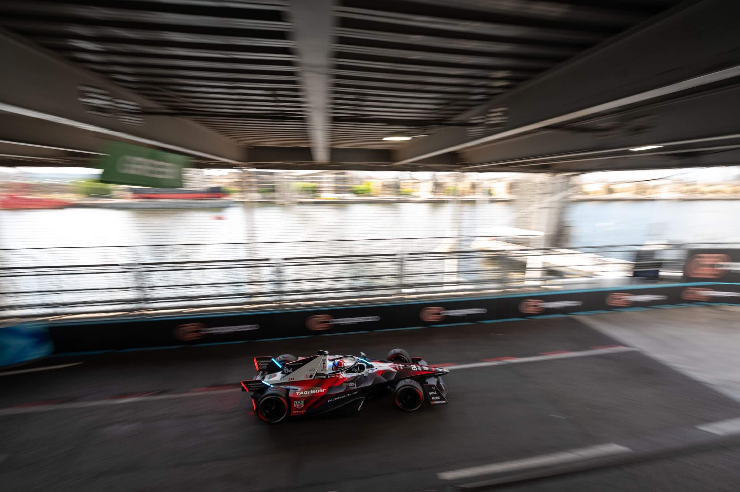 Wehrlein and Rast geraten bei Formel-E-Chaosrennen in London aneinander