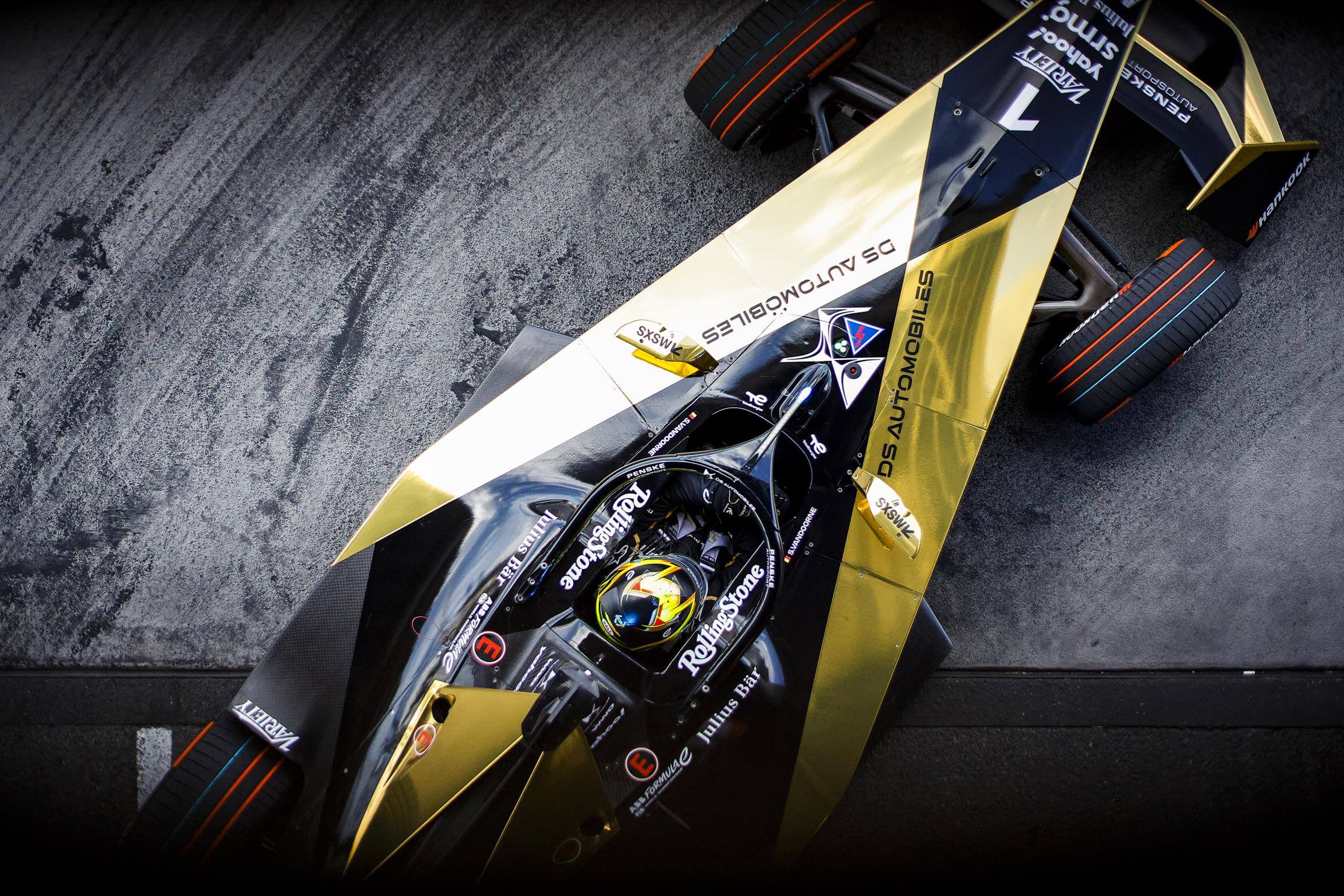 DS-Penske-Vandoorne-London-from-above