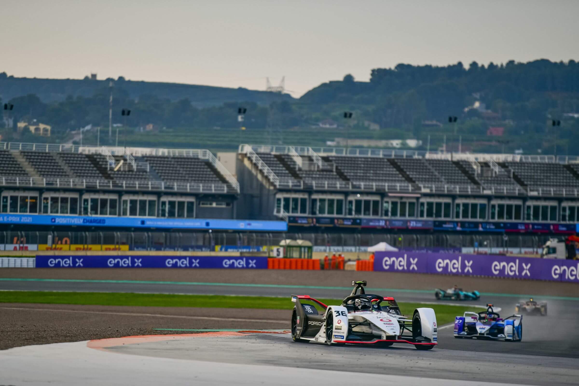 Valencia-E-Prix-Lotterer-Sims-Porsche-BMW