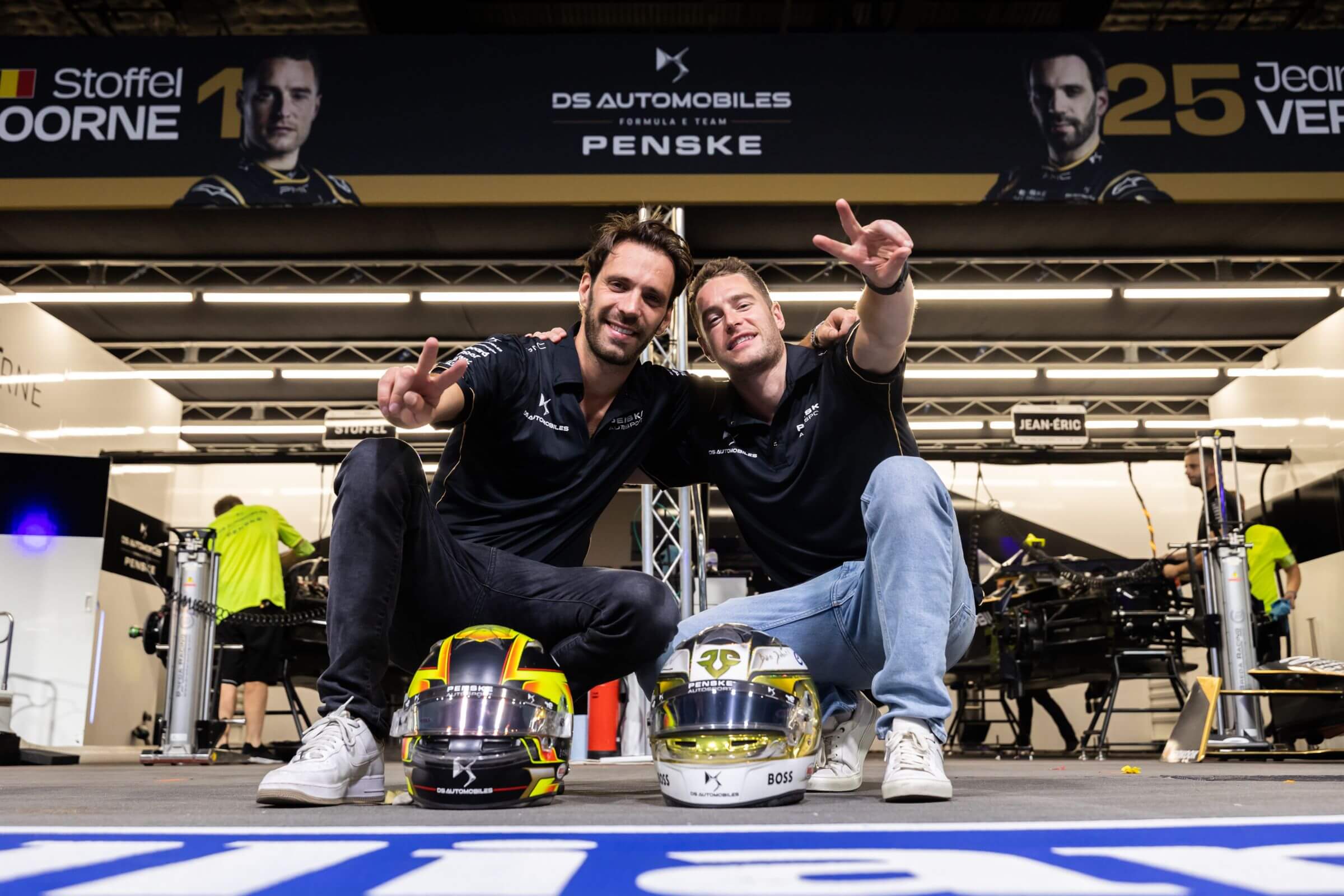 Vergne-Vandoorne-Helmet-Swap-London-Formula-E