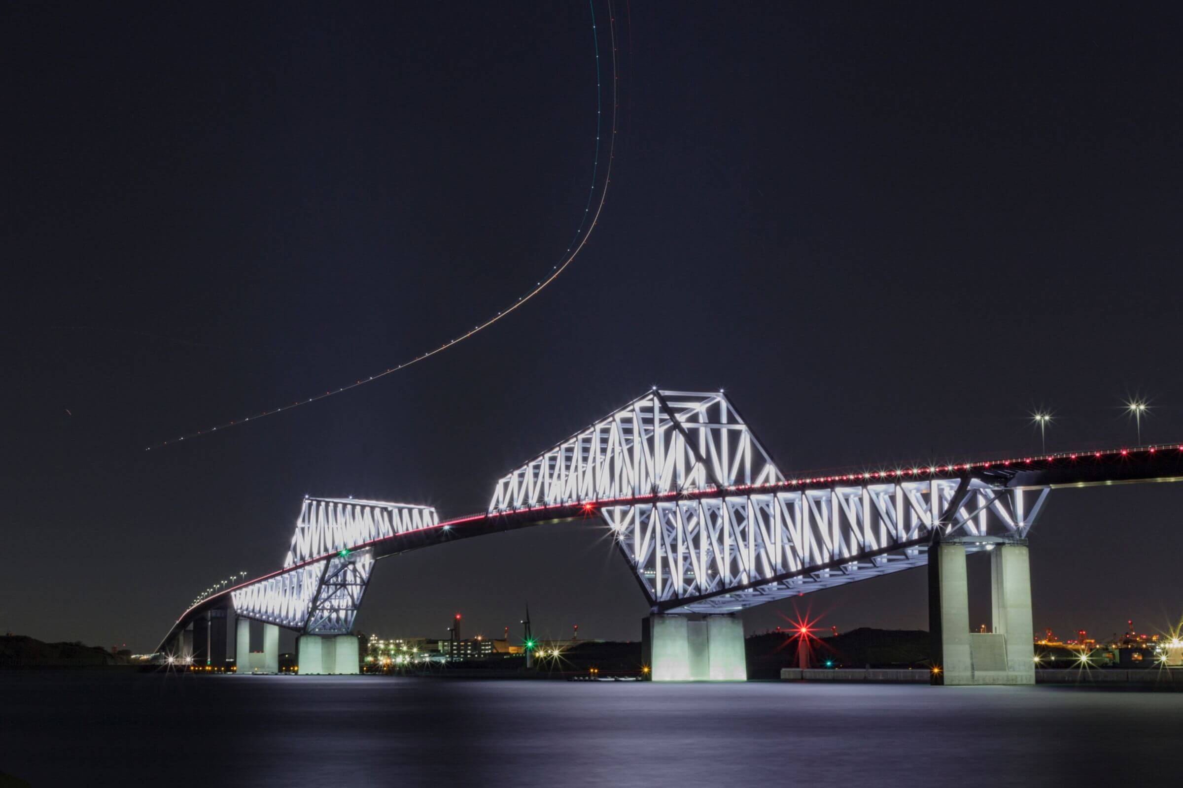 Tokio-Gate-Bridge-at-night