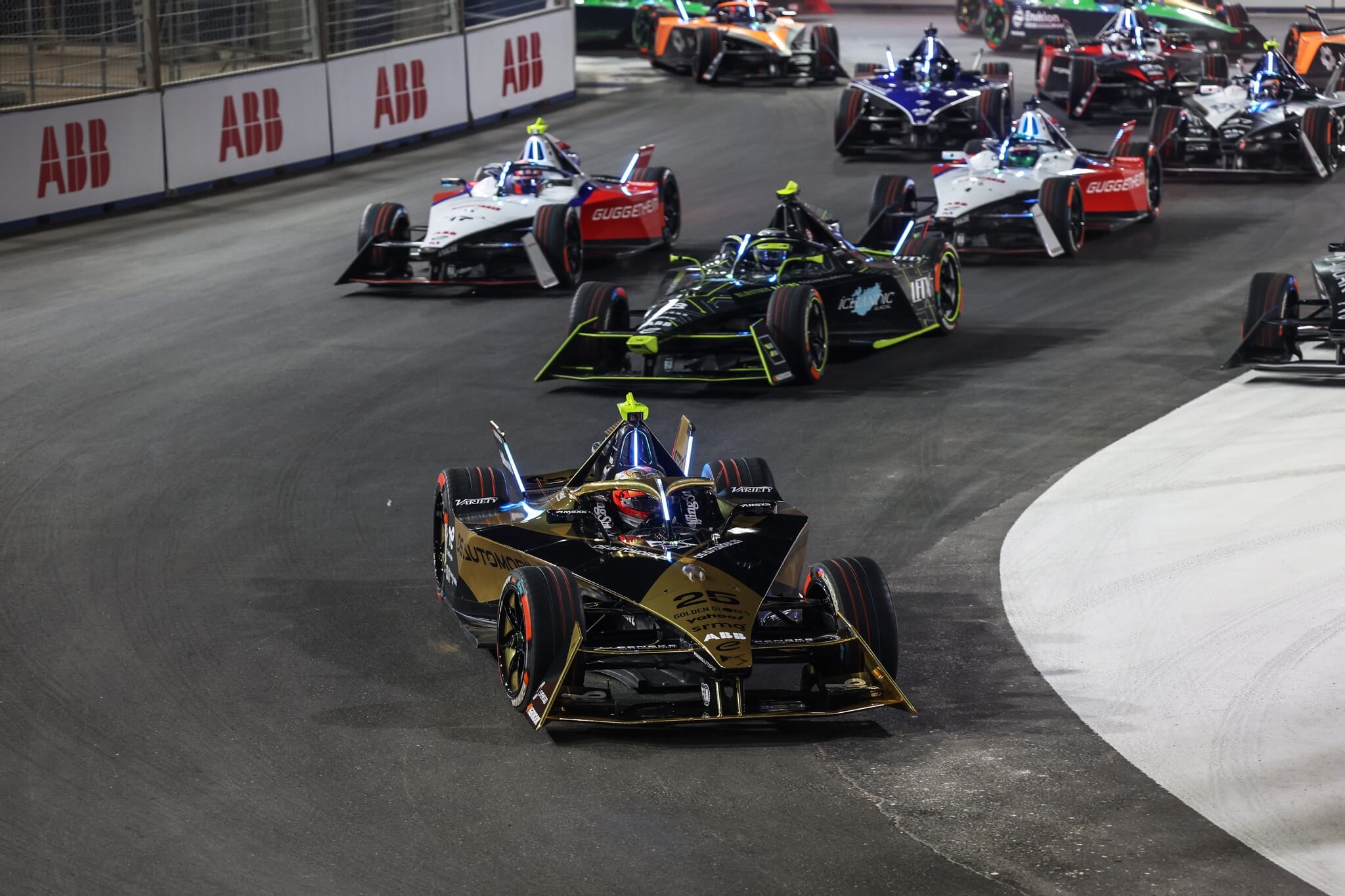 Vergne-and-others-at-Diriyah-E-Prix-start