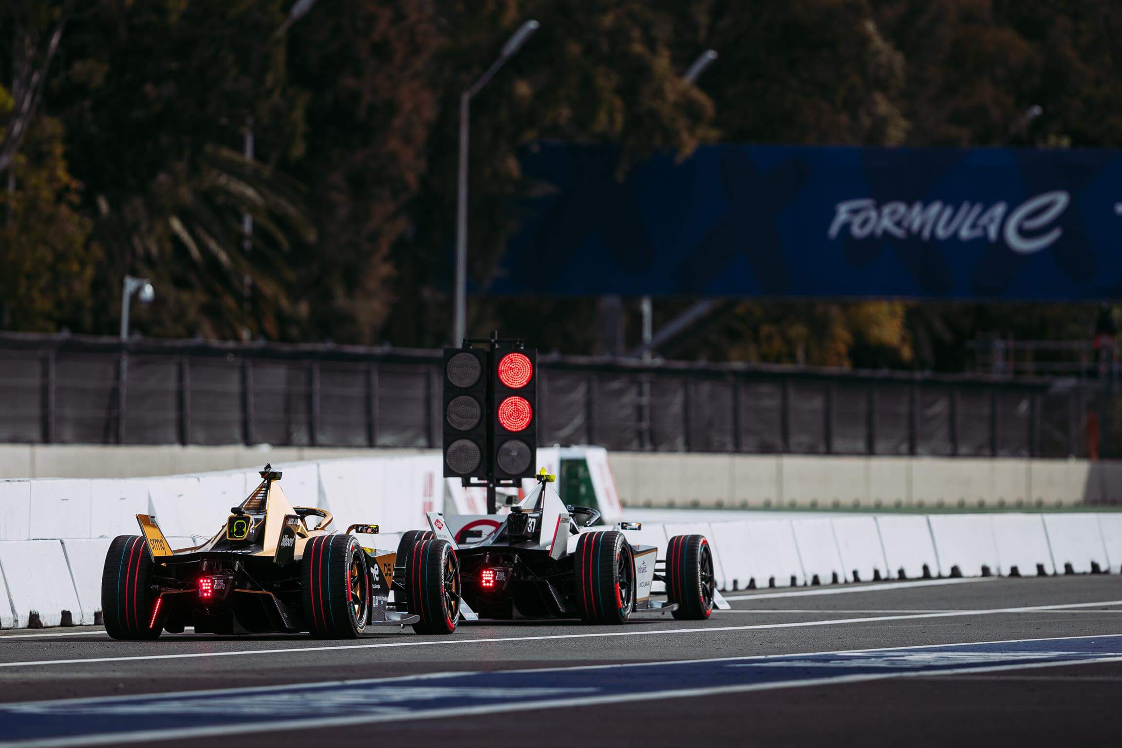 Formula-E-Cars-waiting-before-Red-Light-Pitlane-Exit