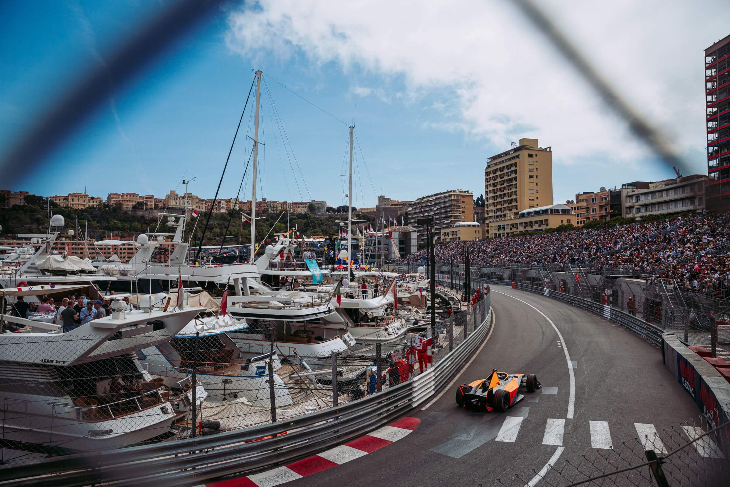 Monaco-view-on-harbour-corner