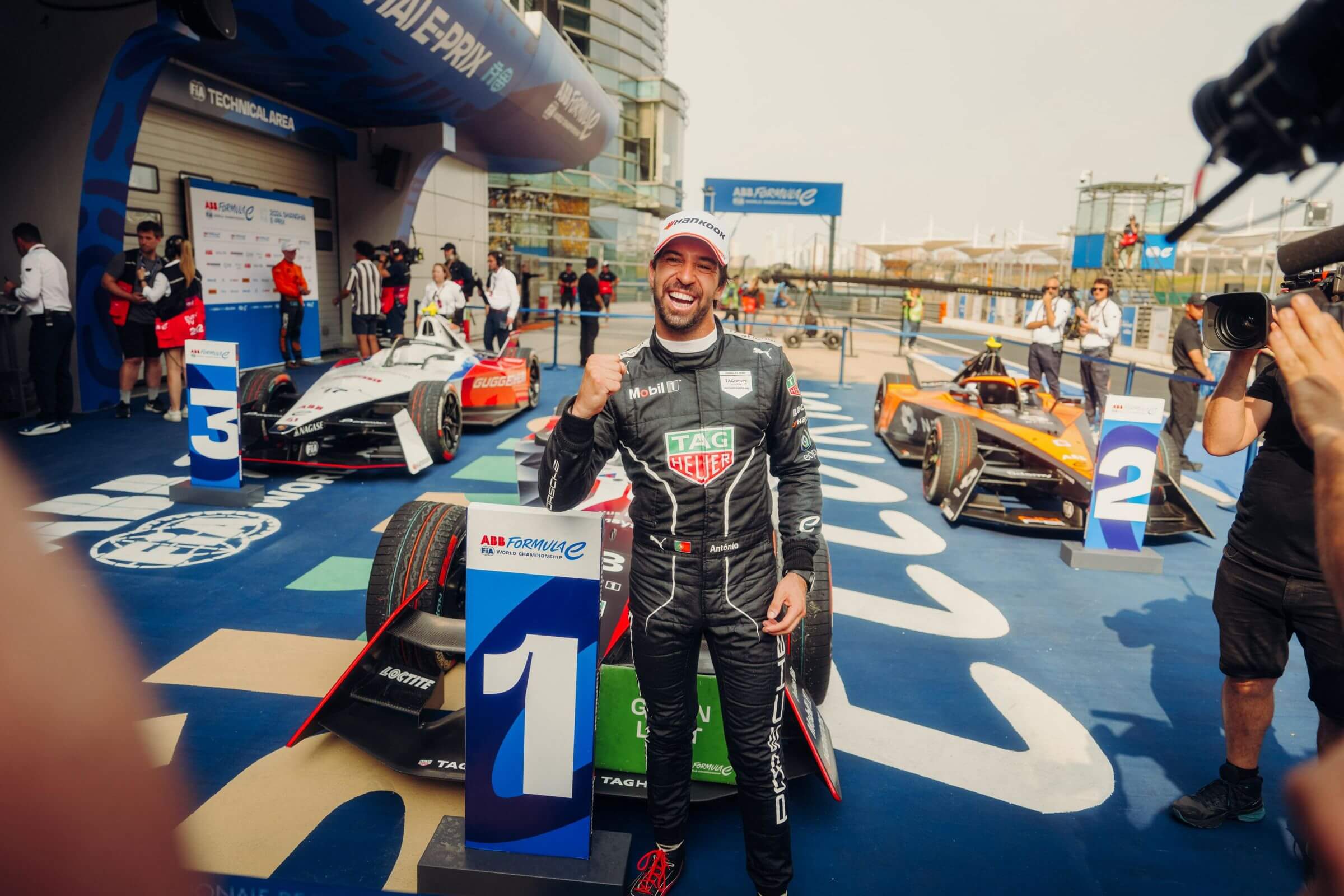 Felix-da-Costa-wins-in-Shanghai-for-Porsche