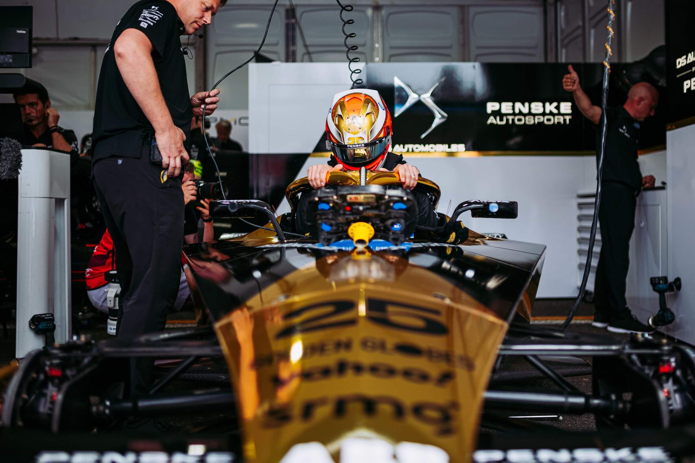 Vergne-gets-out-of-Formula-E-car