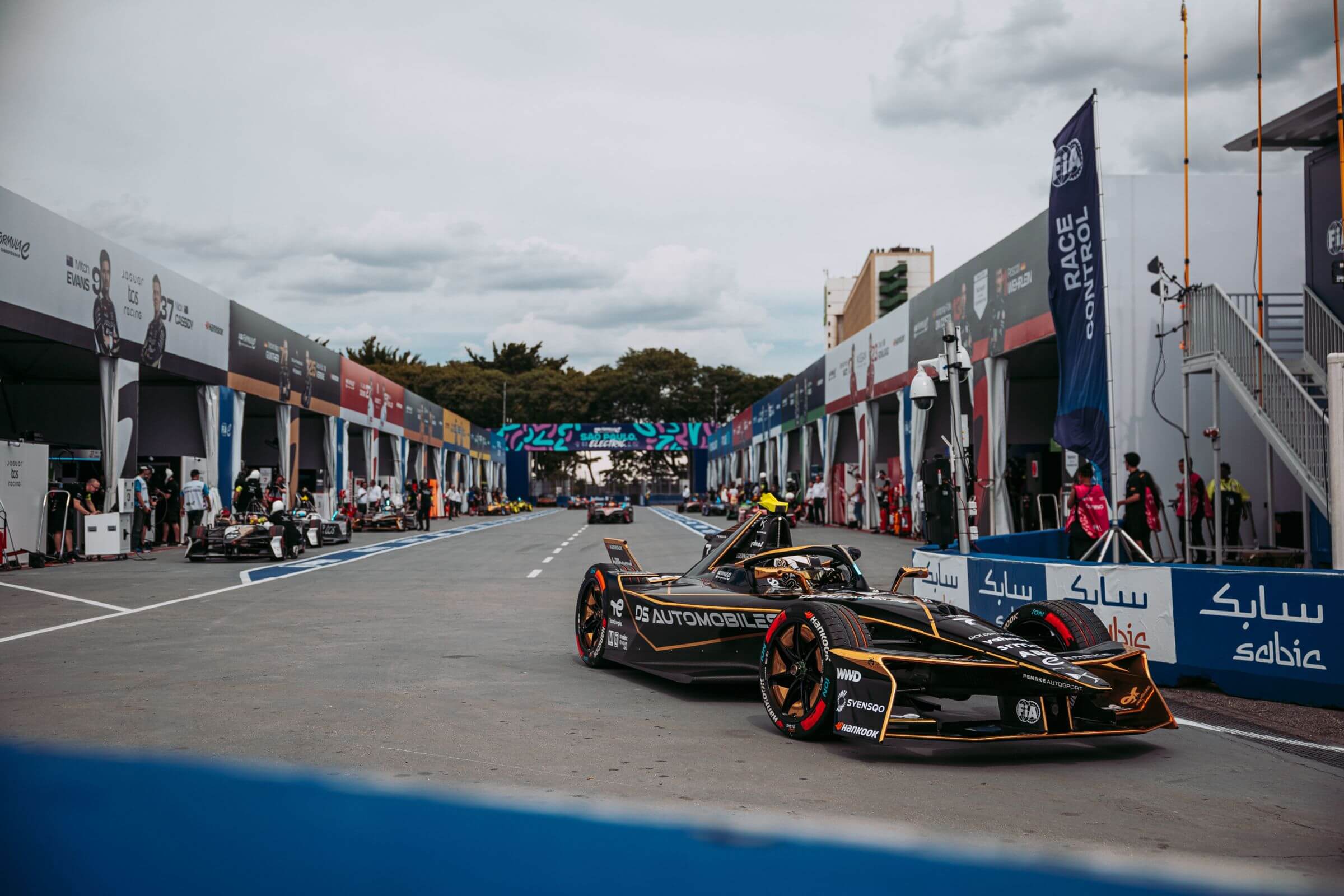 Max-Günther-DS-Penske-2024-Sao-Paulo-E-Prix-2-red-flag-driving-out-of-the-pits