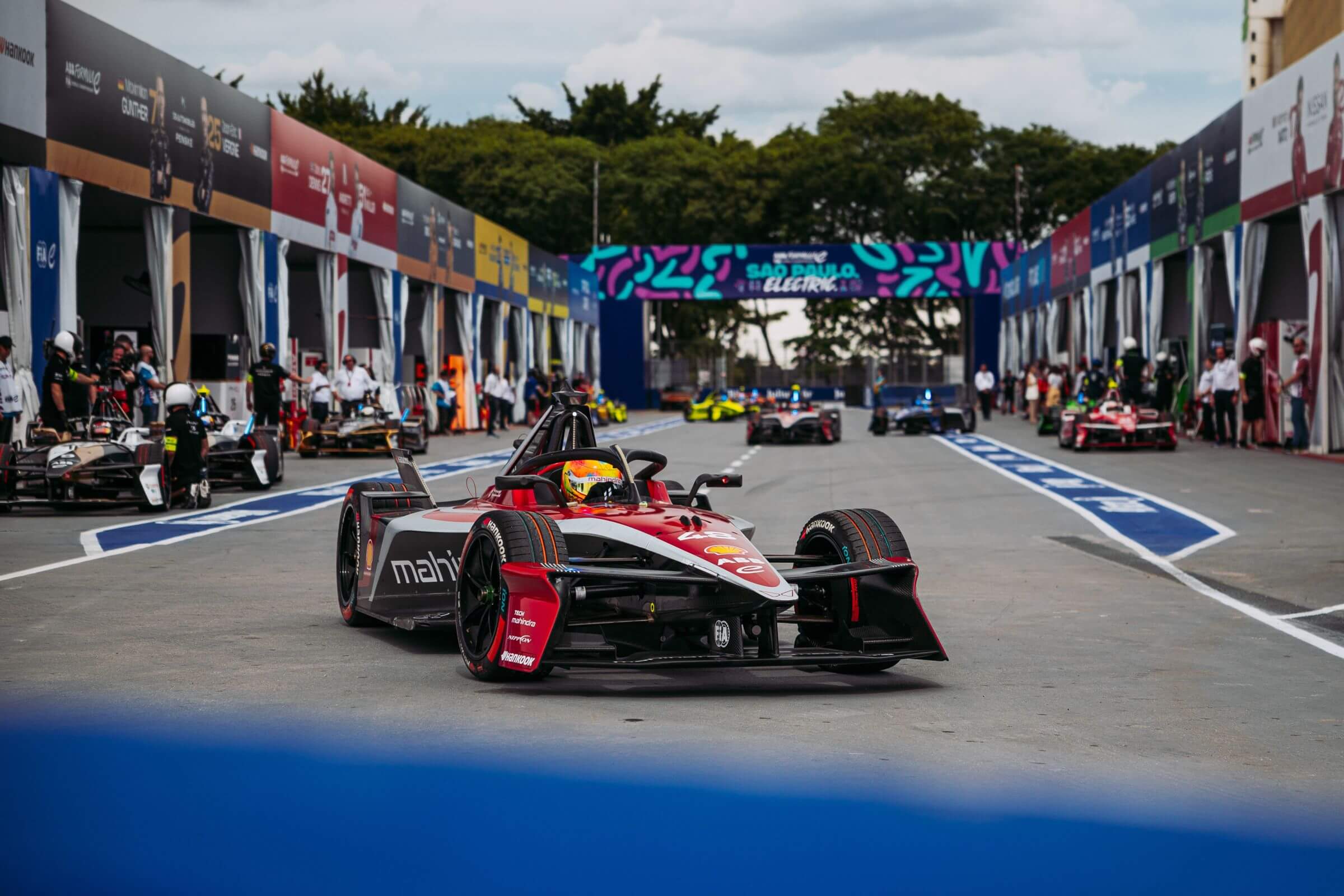 Mortara-drives-out-of-the-pits