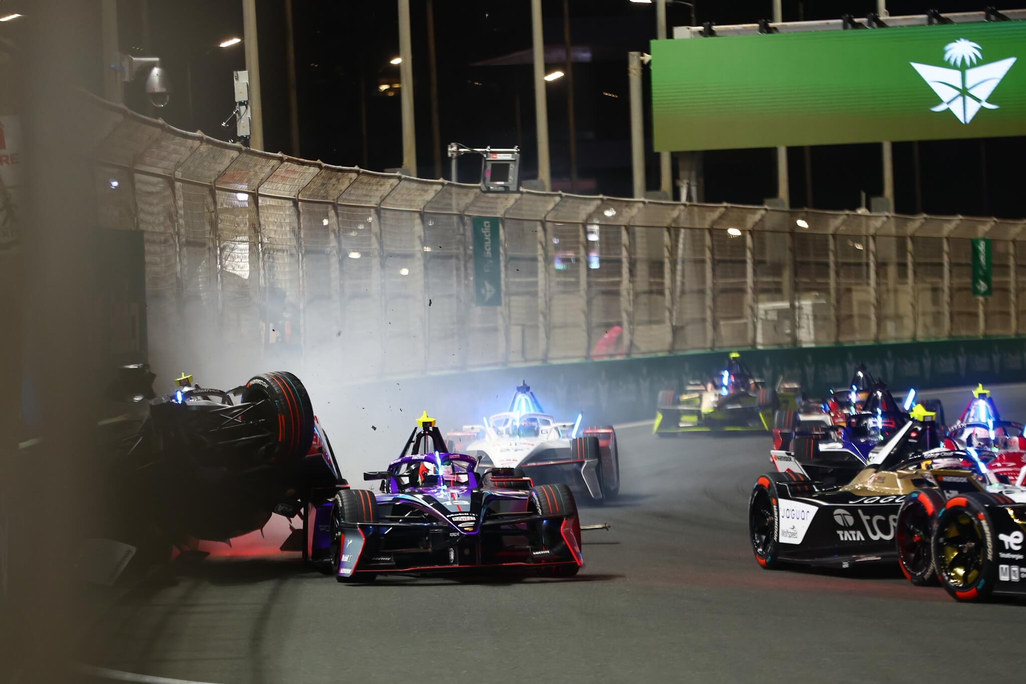 Crash-Müller-Felix-da-Costa-Jeddah