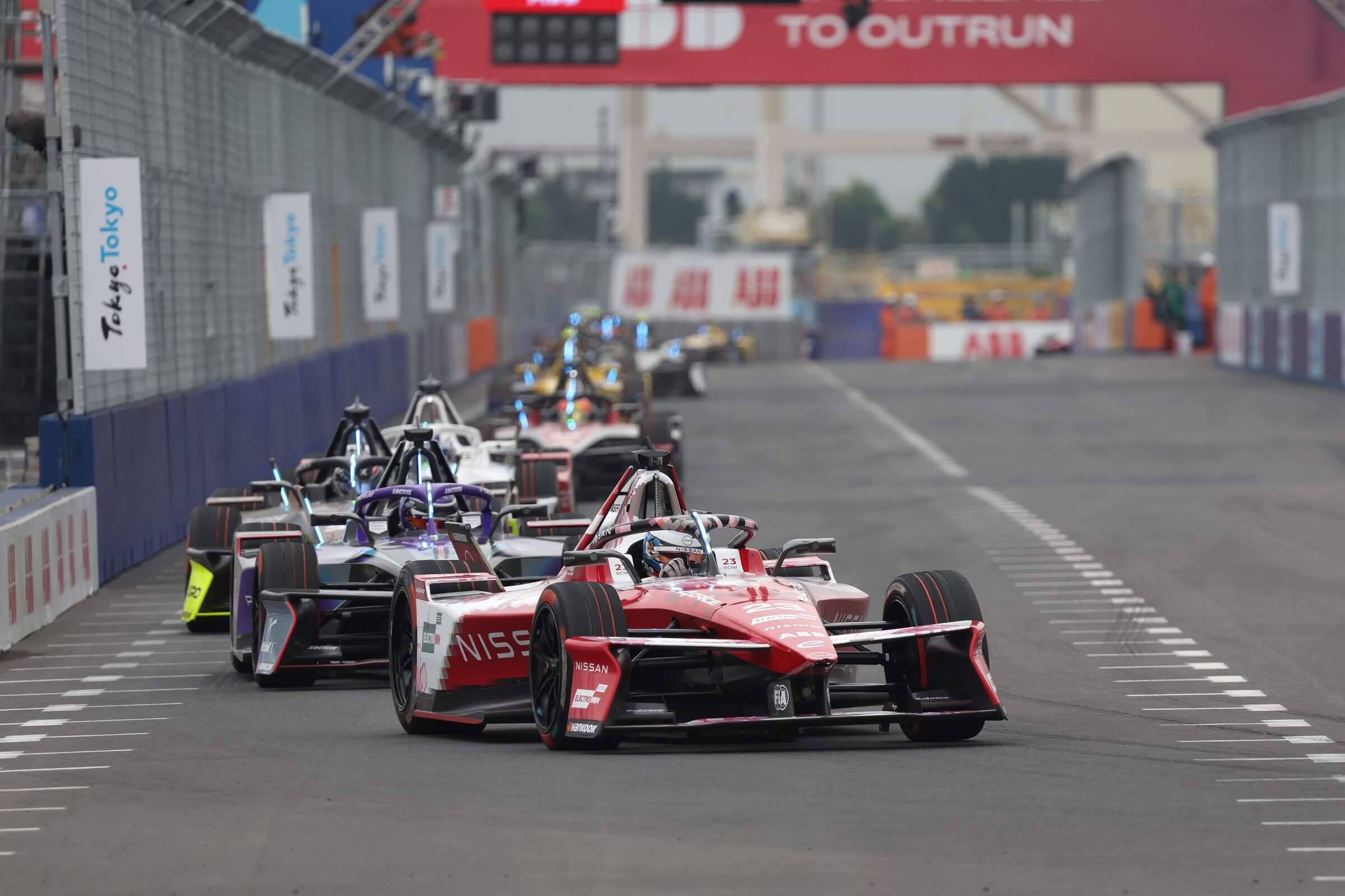 Rowland-leads-Formula-E-field-in-Tokyo