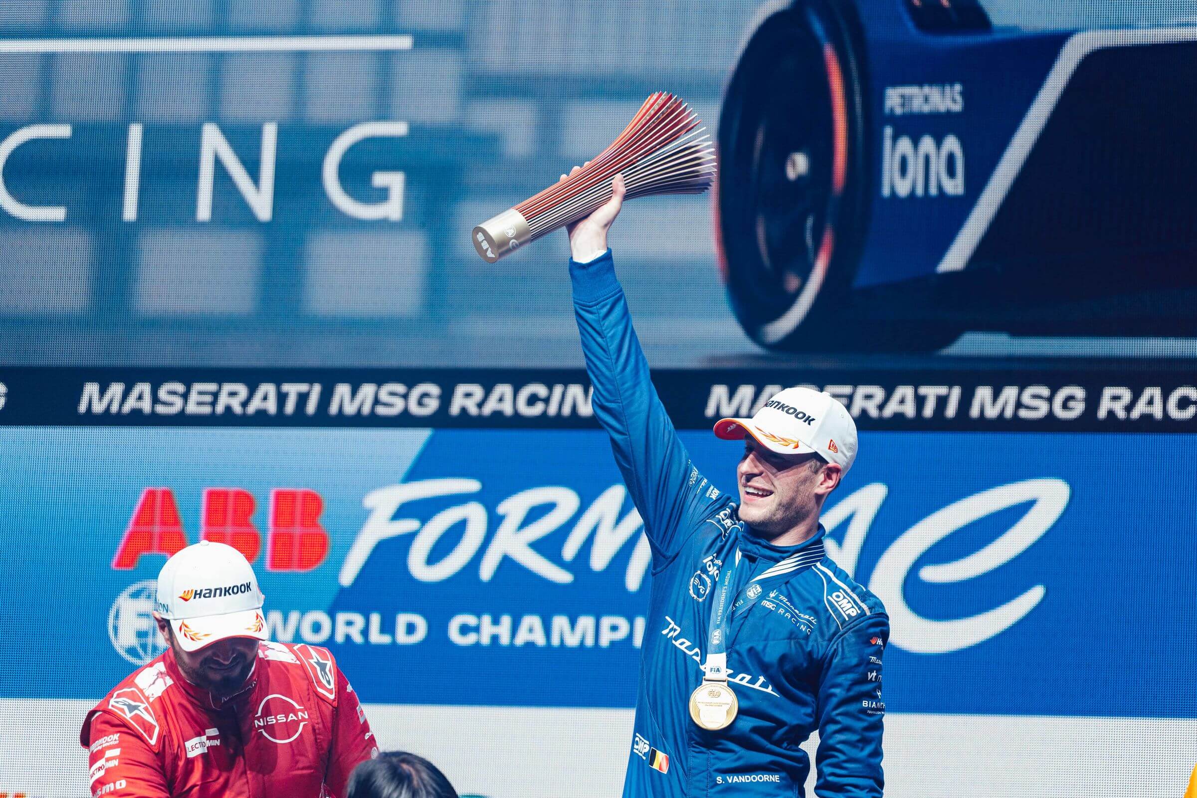 Stoffel-Vandoorne-wins-in-Tokyo