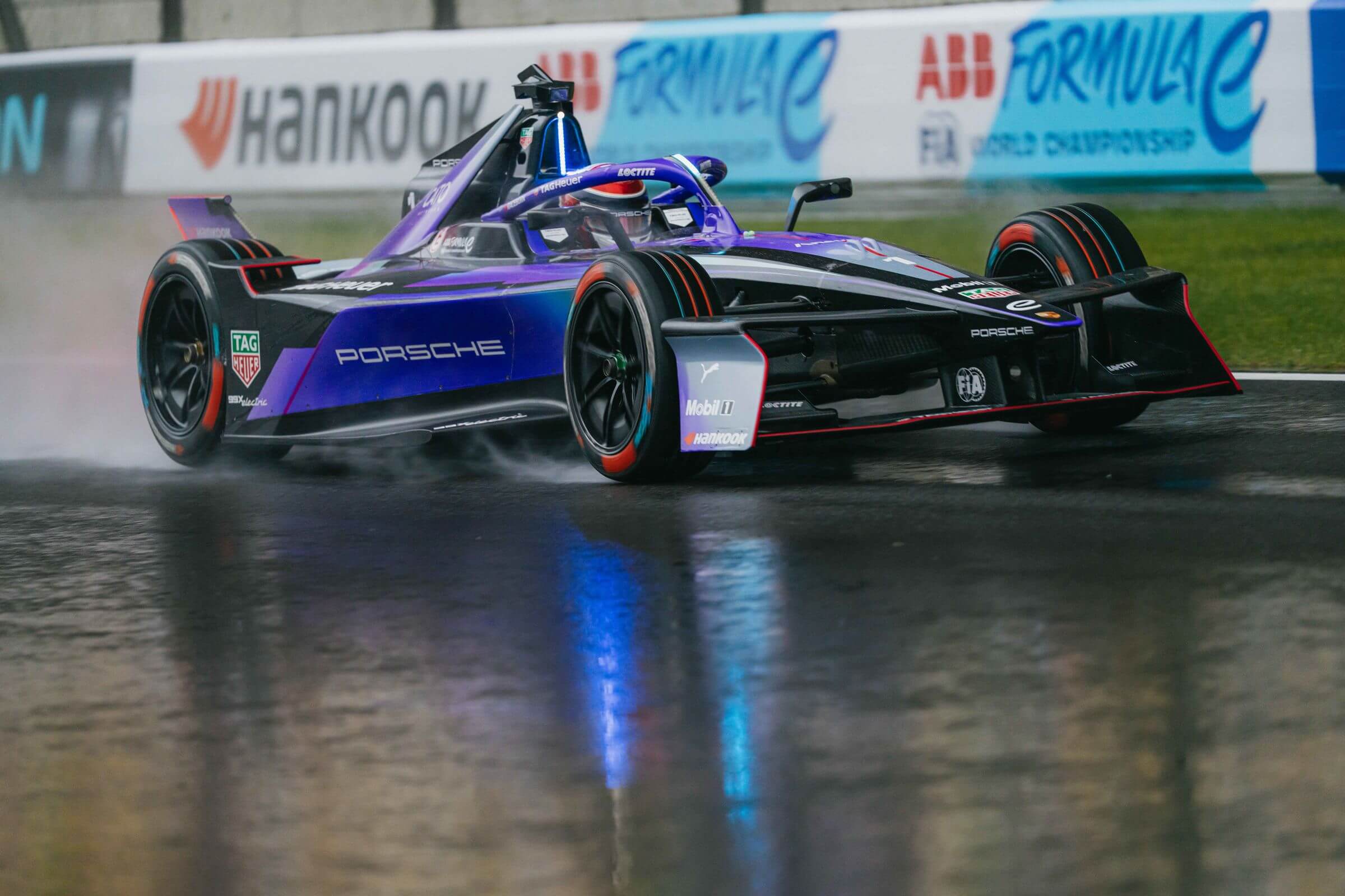 Pascal-Wehrlein-in-the-Wet-in-Shanghai