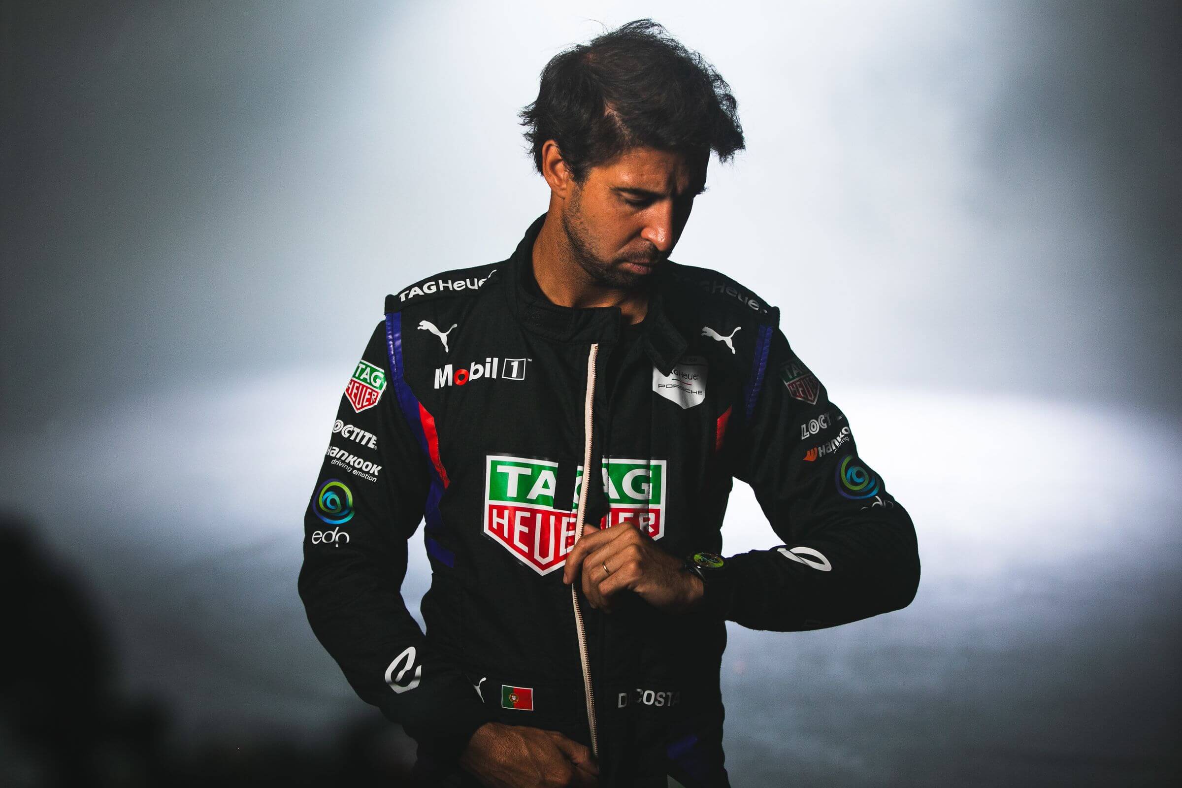 Antonio-Felix-da-Costa-TAG-Heuer-Porsche-2025-London-E-Prix-Shooting-looking-down