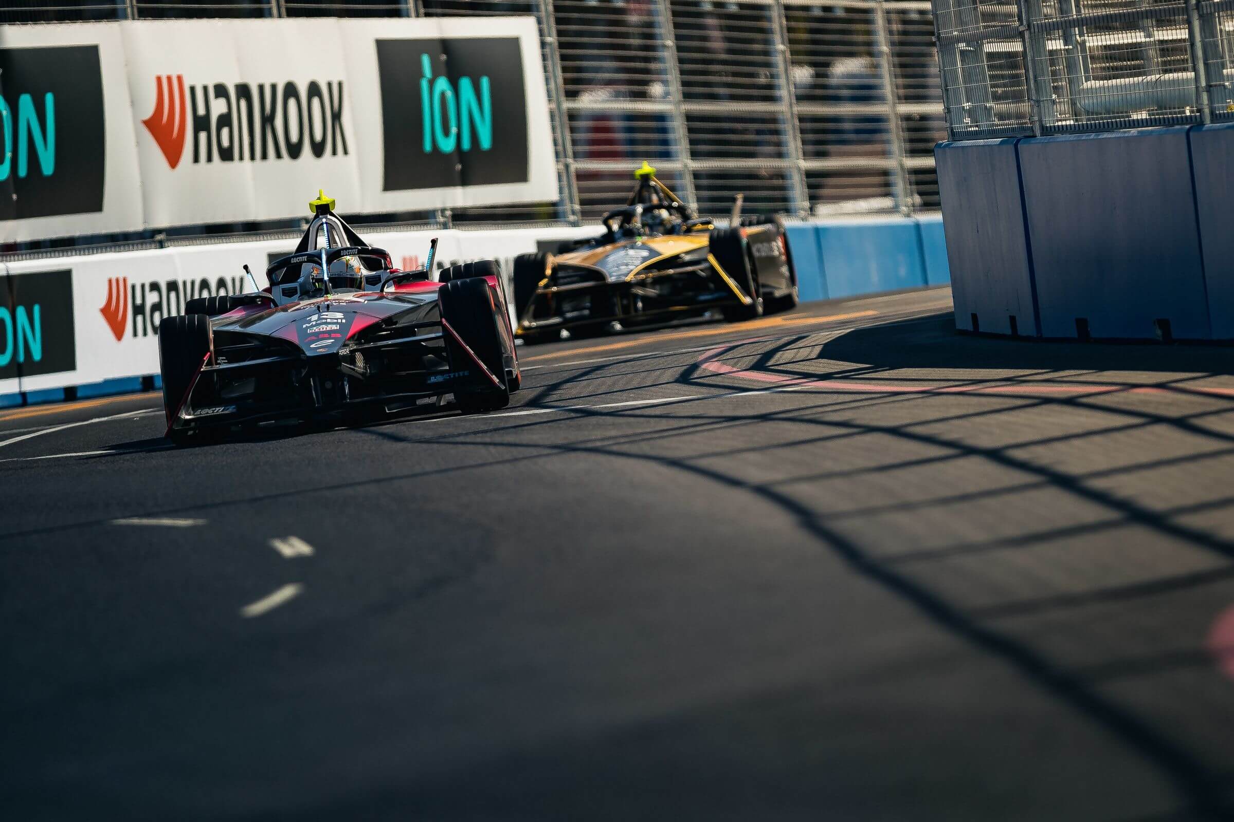 Antonio-Felix-da-Costa-TAG-Heuer-Porsche-2023-Cape-Town-E-Prix-leading-in-front-of-Jean-Eric-Vergne