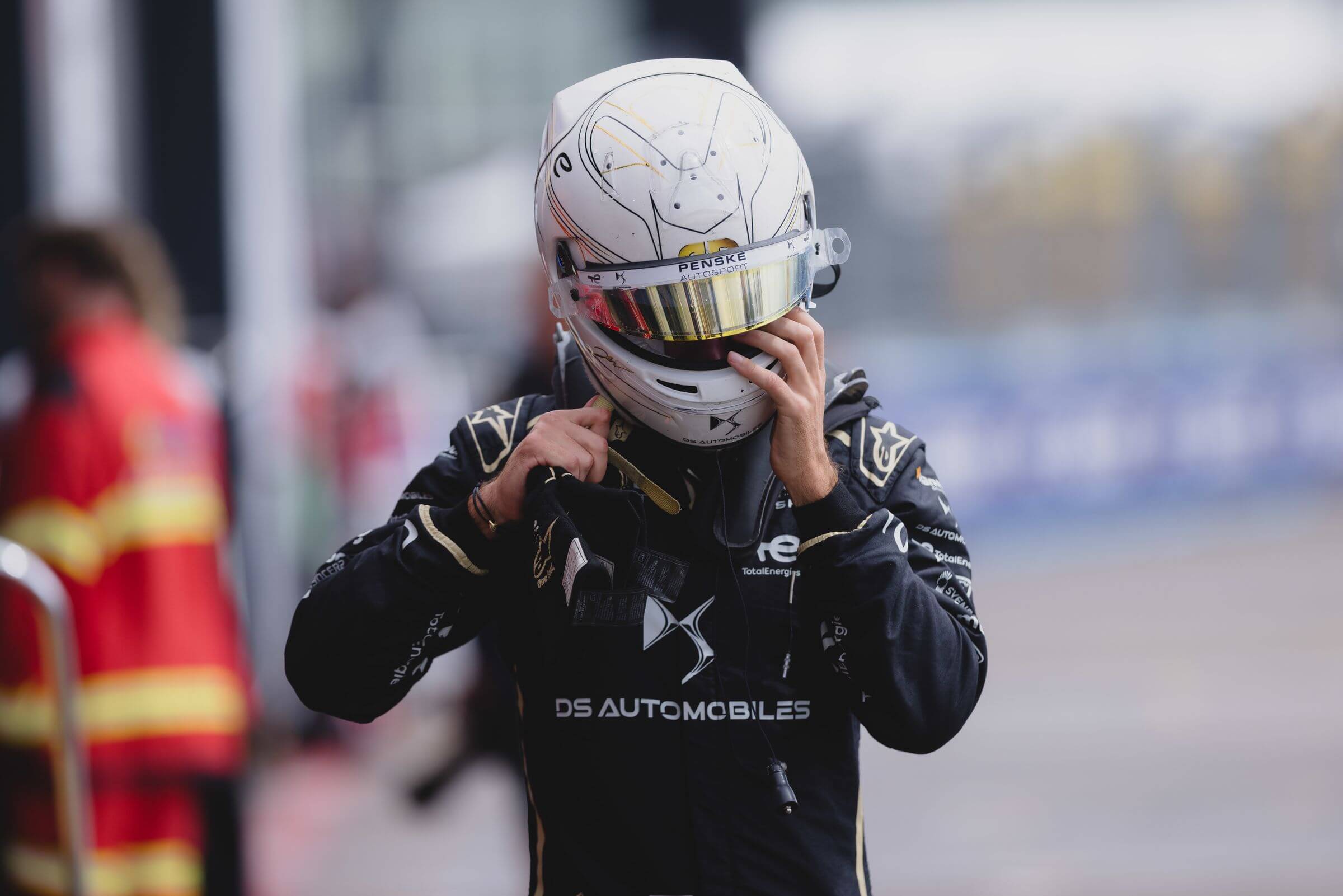 Jean-Eric-Vergne-DS-Penske-2025-Berlin-E-Prix-helmet-pit-lane