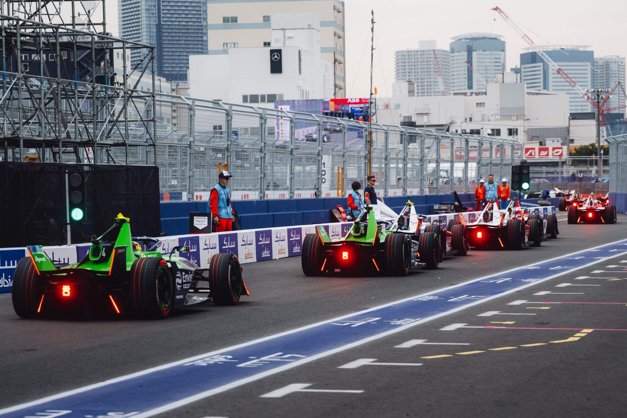 2025-Tokyo-E-Prix-multi-cars-pitlane
