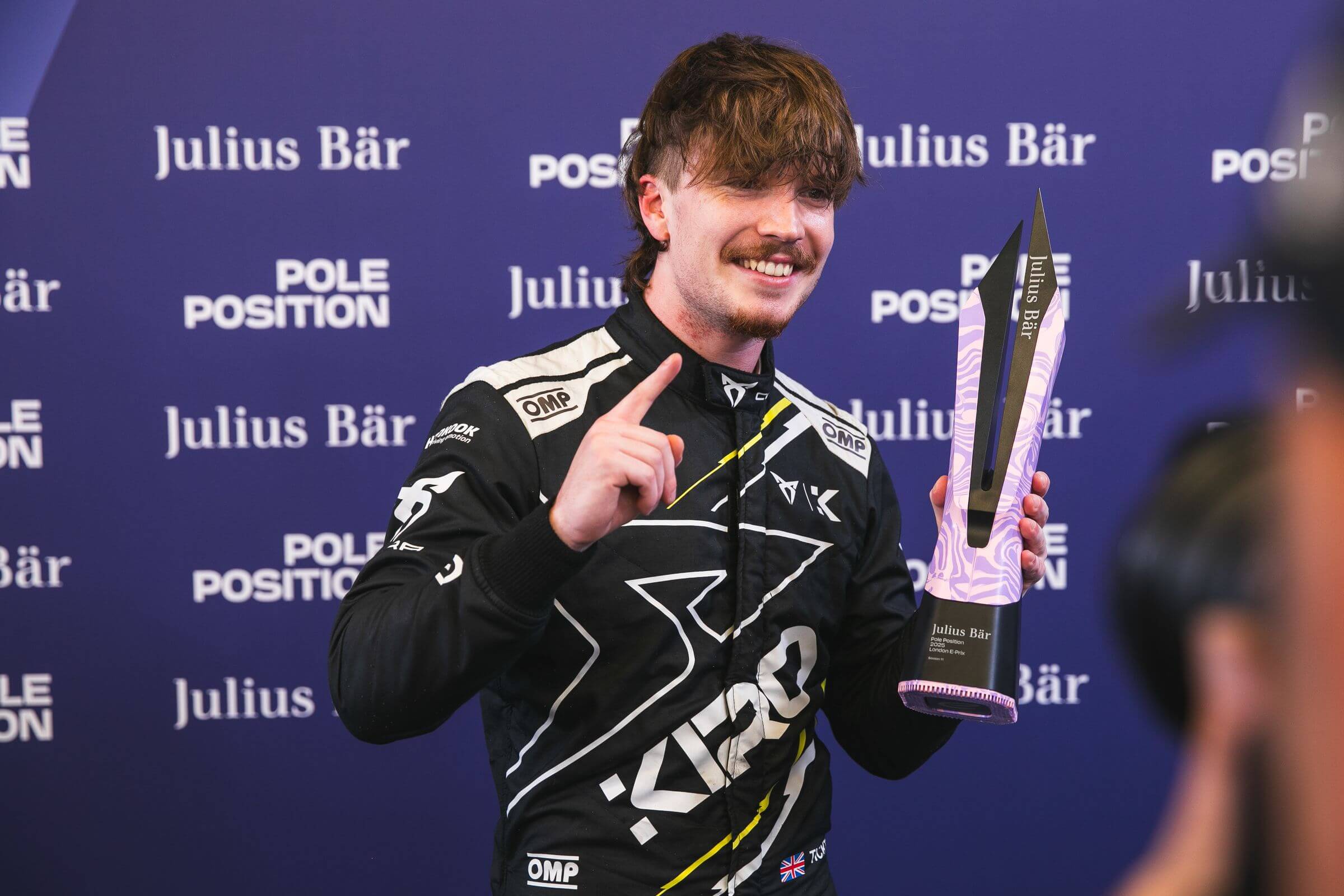 Dan-Ticktum-Cupra-Kiro-2025-London-E-Prix-pole-position-trophy
