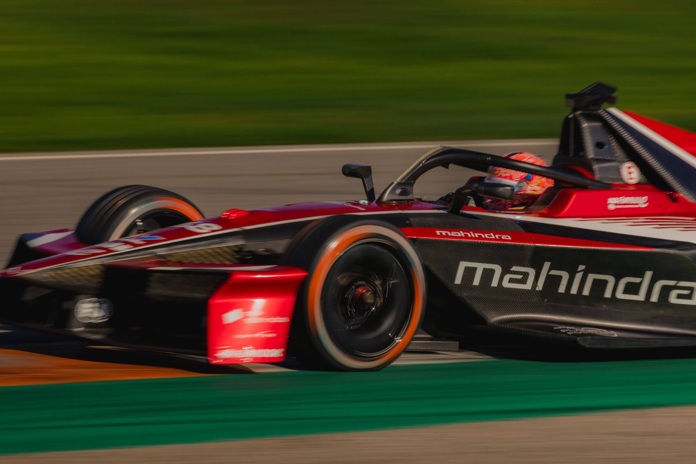 Edo-Mortara-Mahindra-Racing-2025-Valencia-test-blur