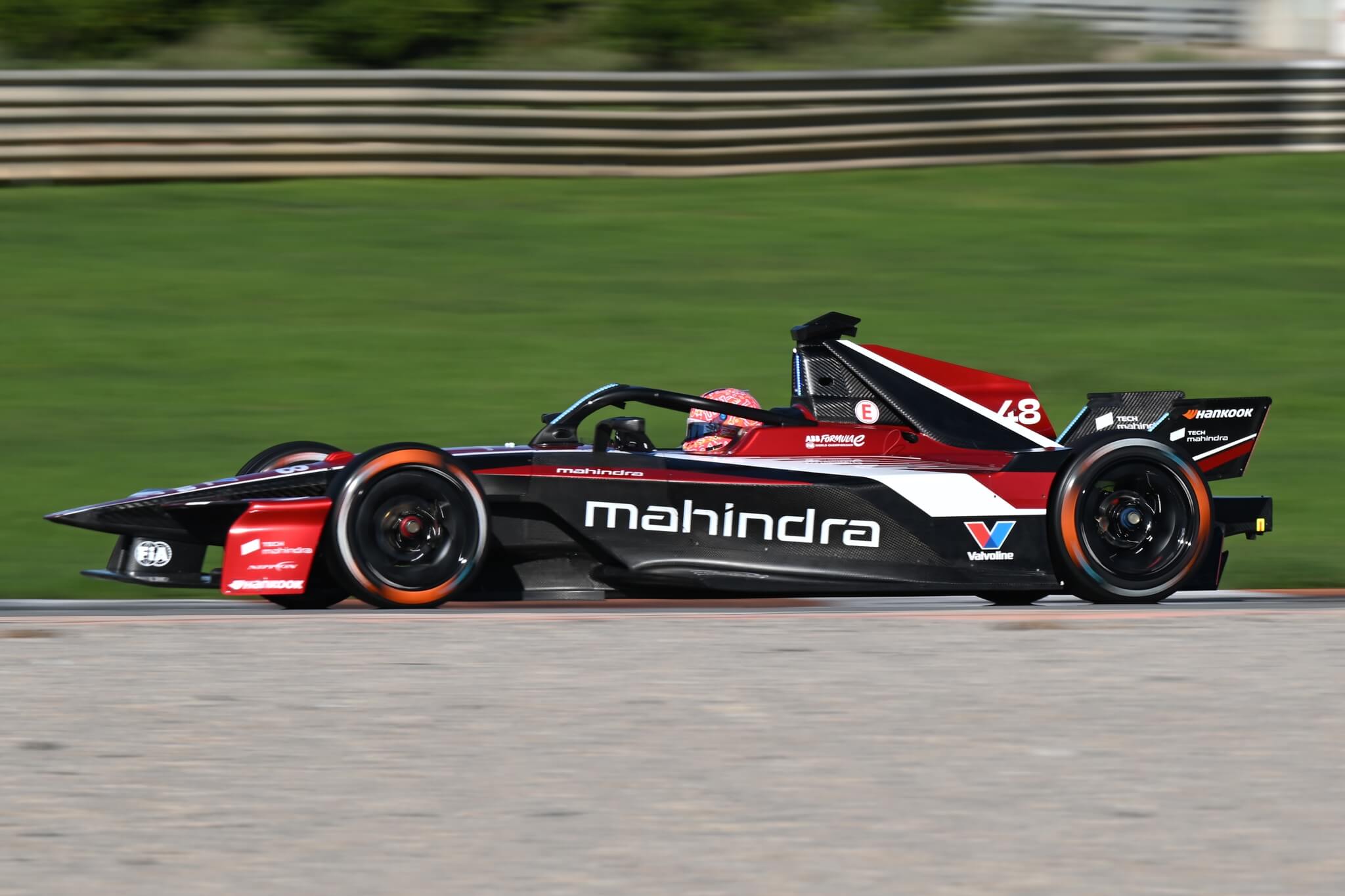 Edoardo-Mortara-Mahindra-Racing-Valencia-side-view