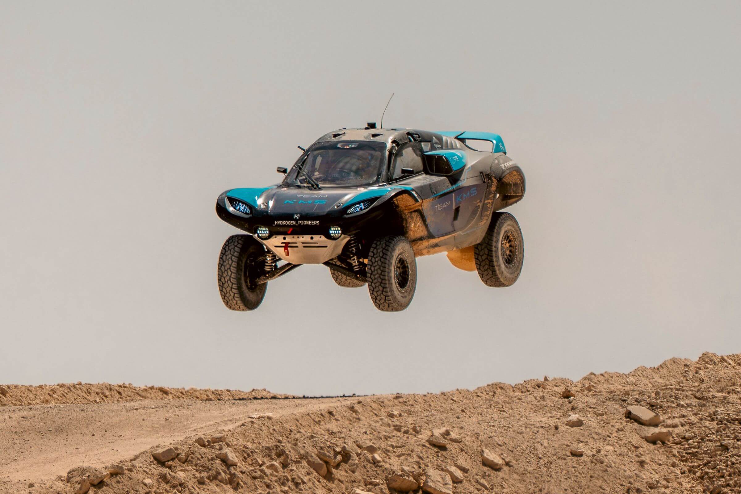 KMS-Johan-Kristoffersson-Mikaela-Ahlin-Kottulinsky-2025-Extreme-H-World-Cup-jump