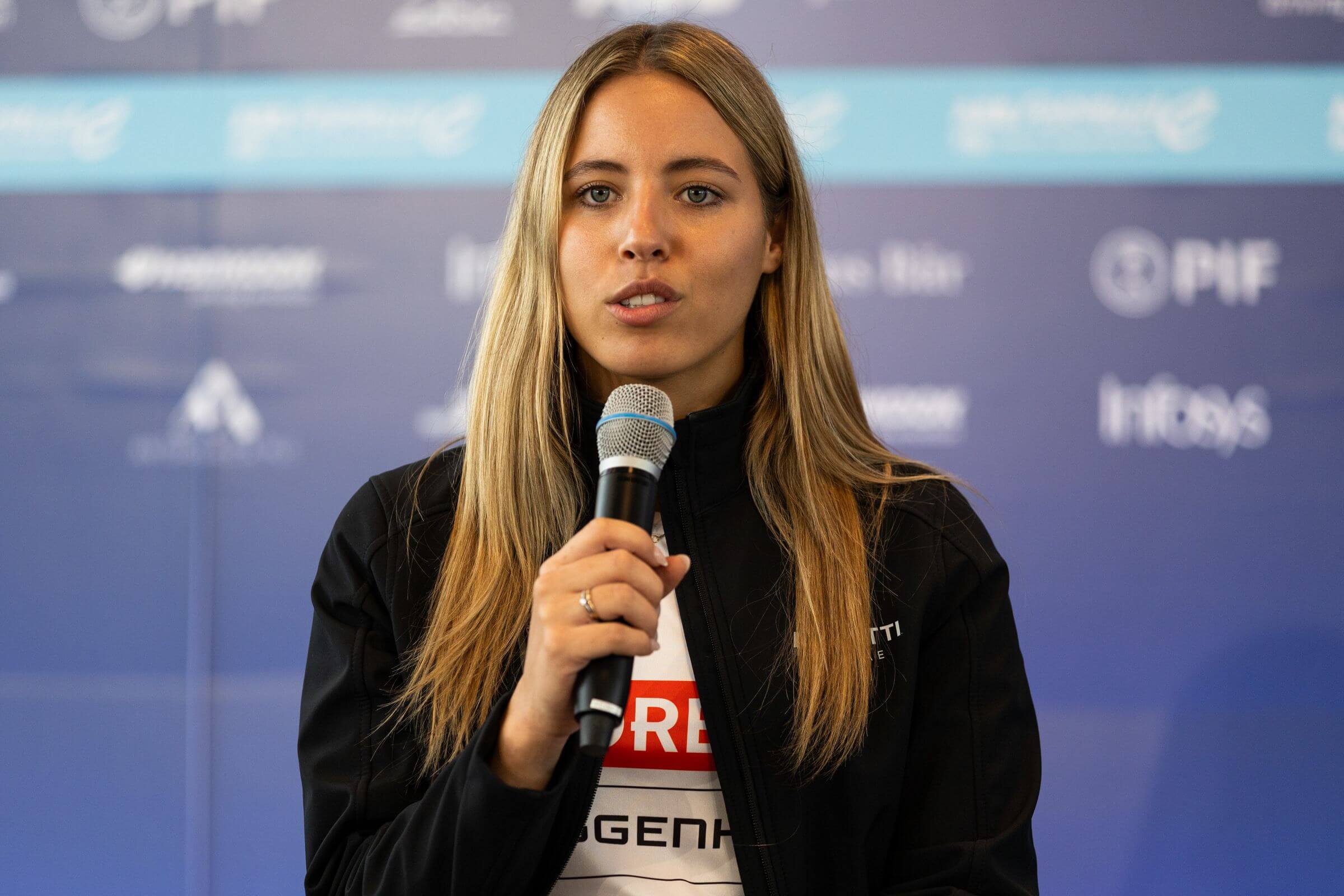 Nerea-Marti-Andretti-2024-Madrid-pre-season-test-press-conference-microphone