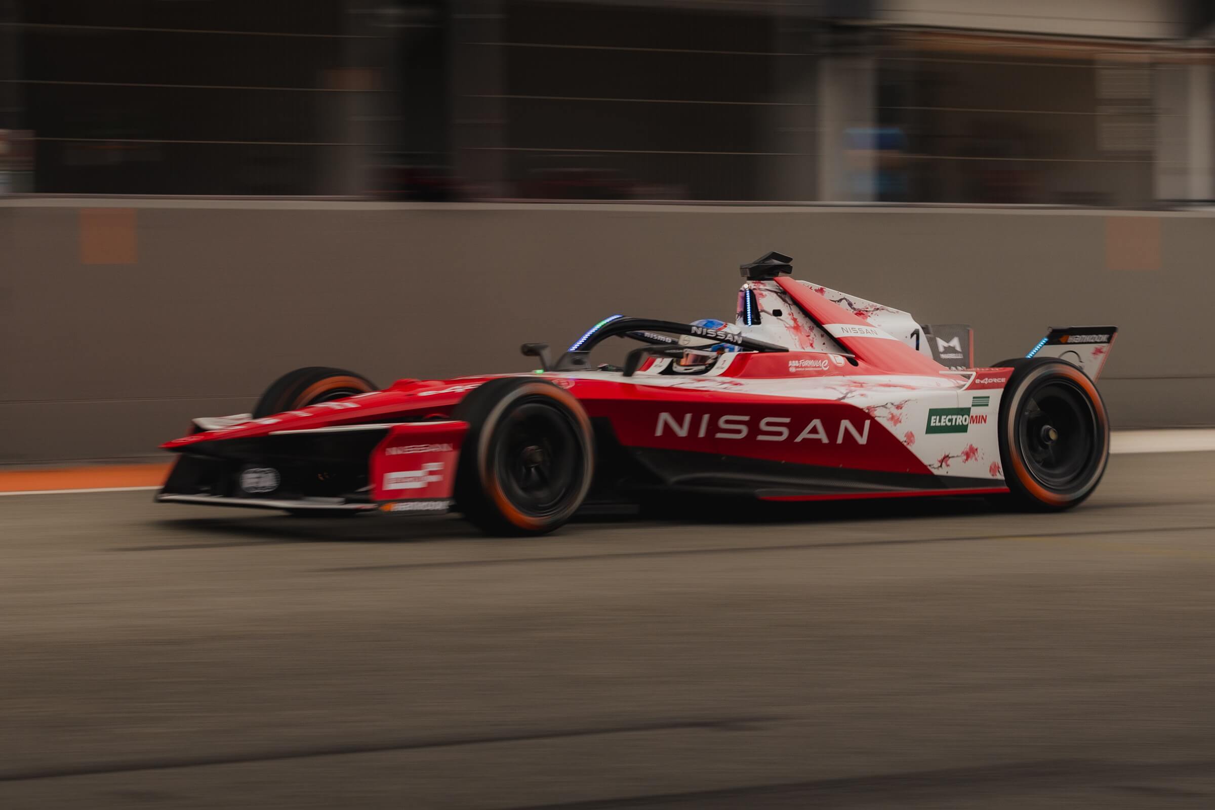 Oliver-Rowland-Nissan-Valencia-fastest-in-session-6