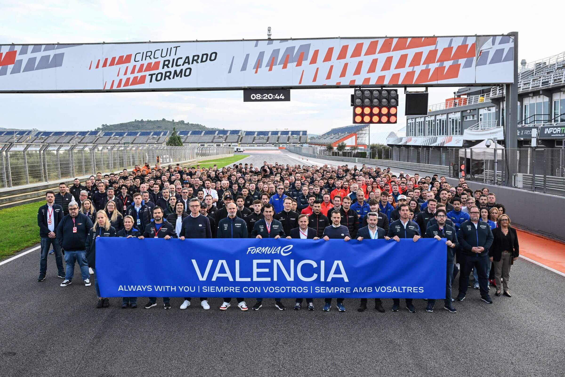 Valencia-Flooding-group-photo