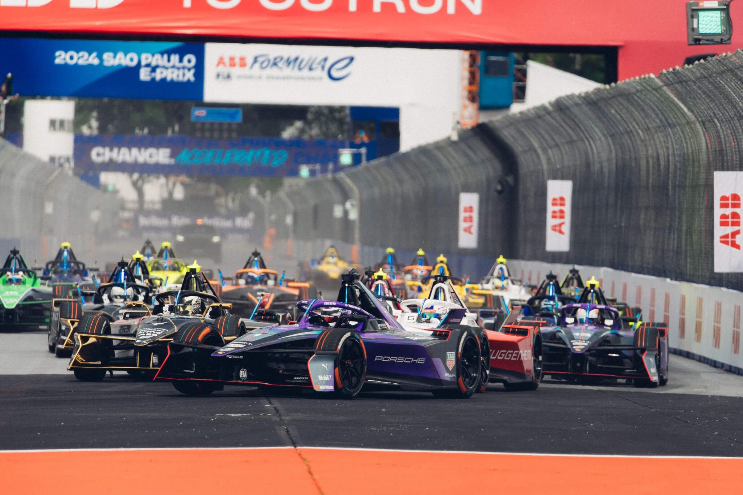 2024-Sao-Paulo-E-Prix-multi-cars-battling