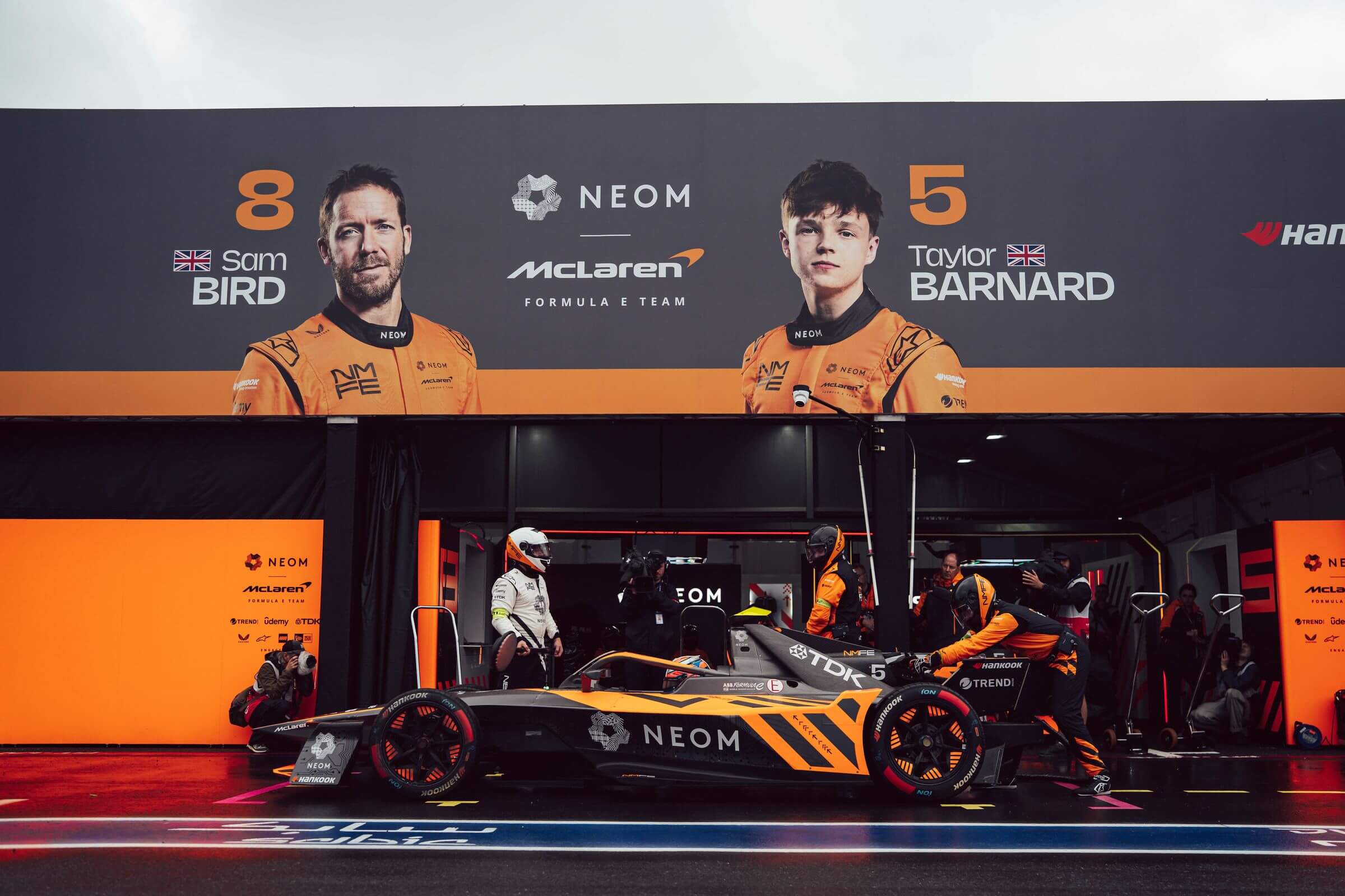 2025-Tokyo-E-Prix-McLaren-garage-Pit-Boost