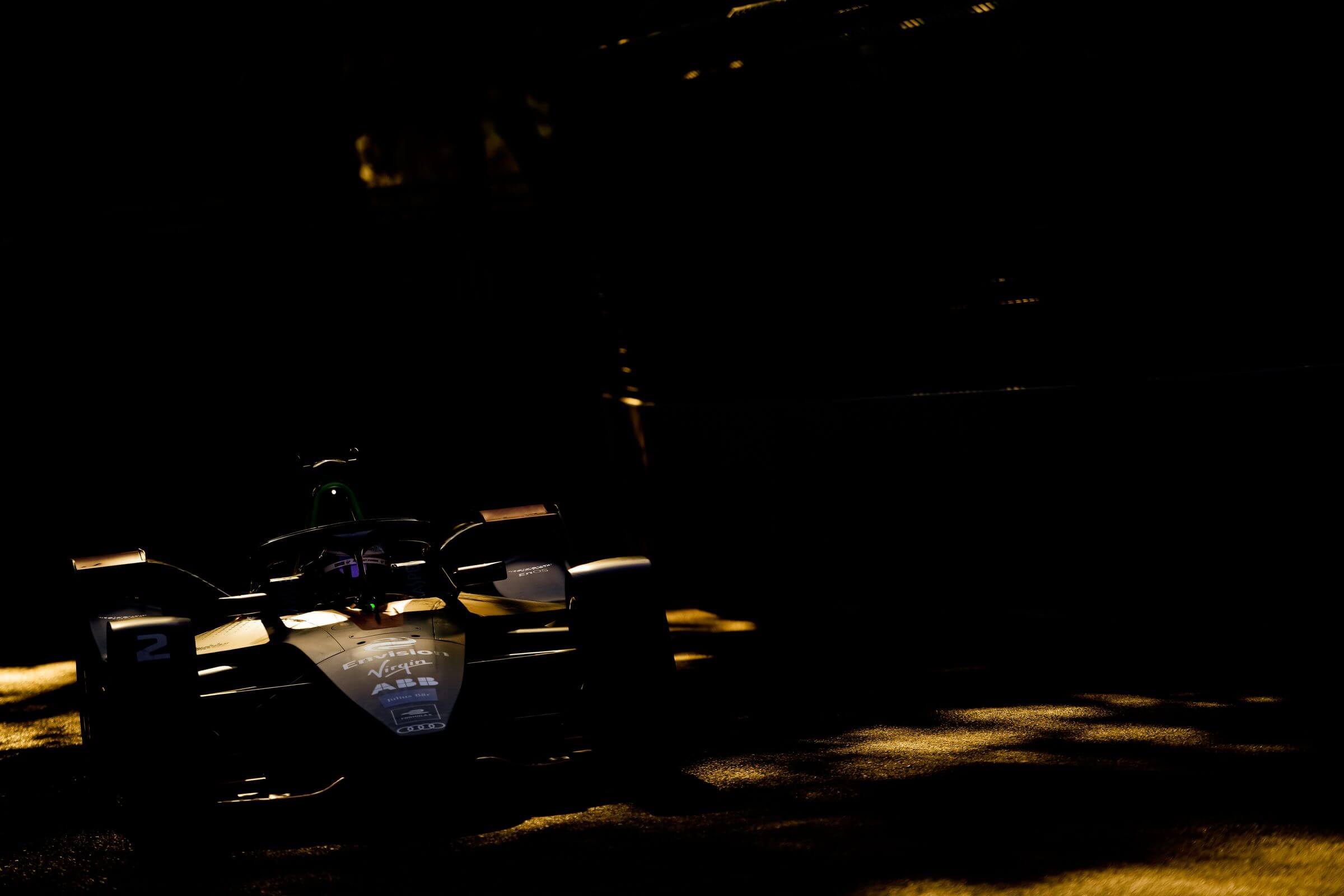Sam Bird-Virgin-Racing-2019-Santiago-E-Prix-in-the-shadows-of-trees