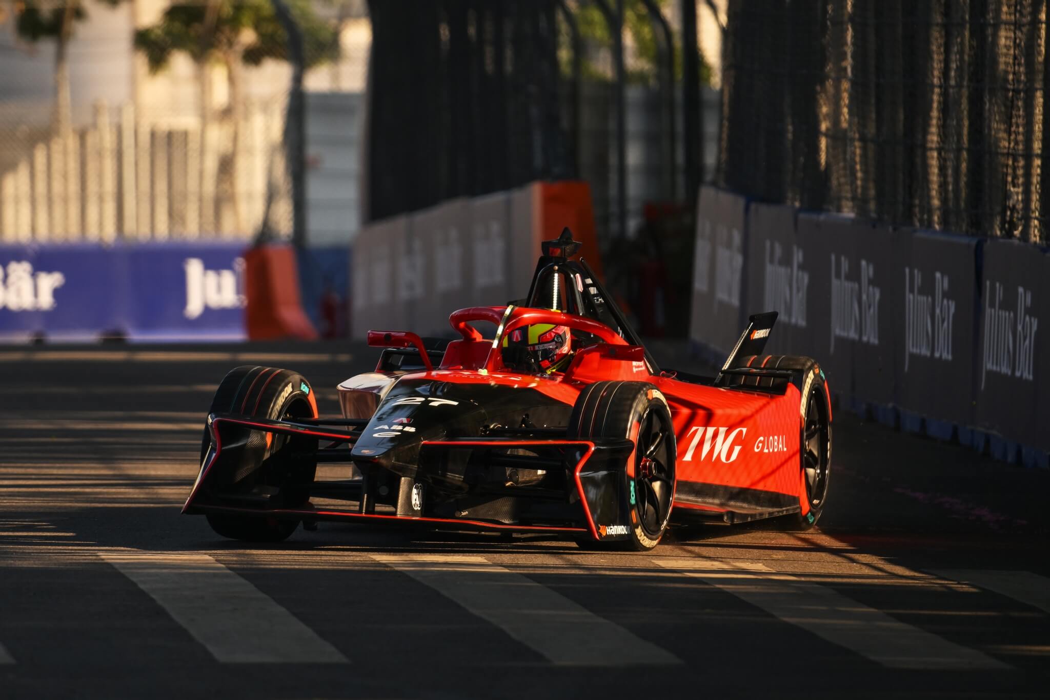 Jake-Dennis-Andretti-wins-in-Sao-Paulo-2025